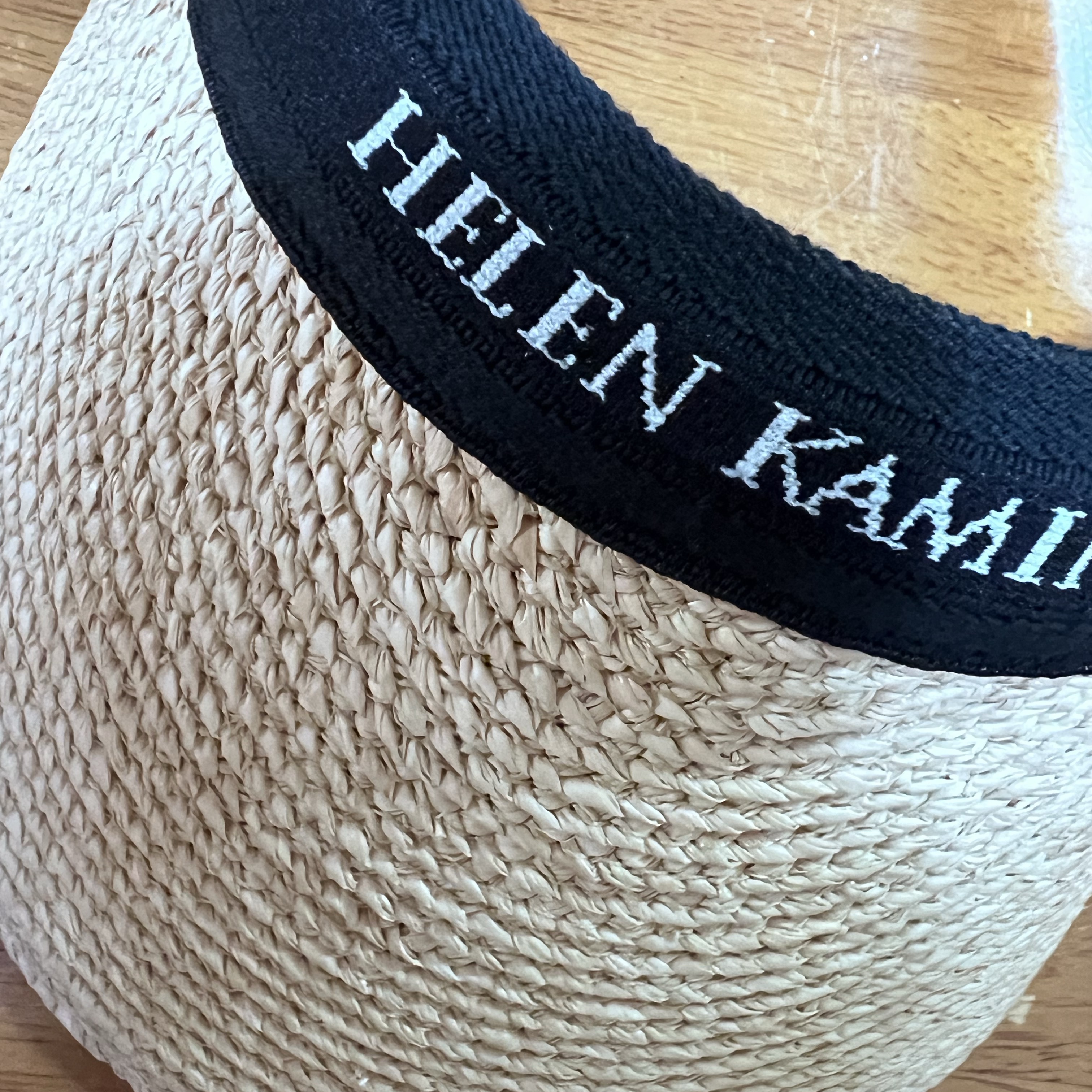 (W) Helen Kaminski Bianca Natural Black Logo 착용 스타일