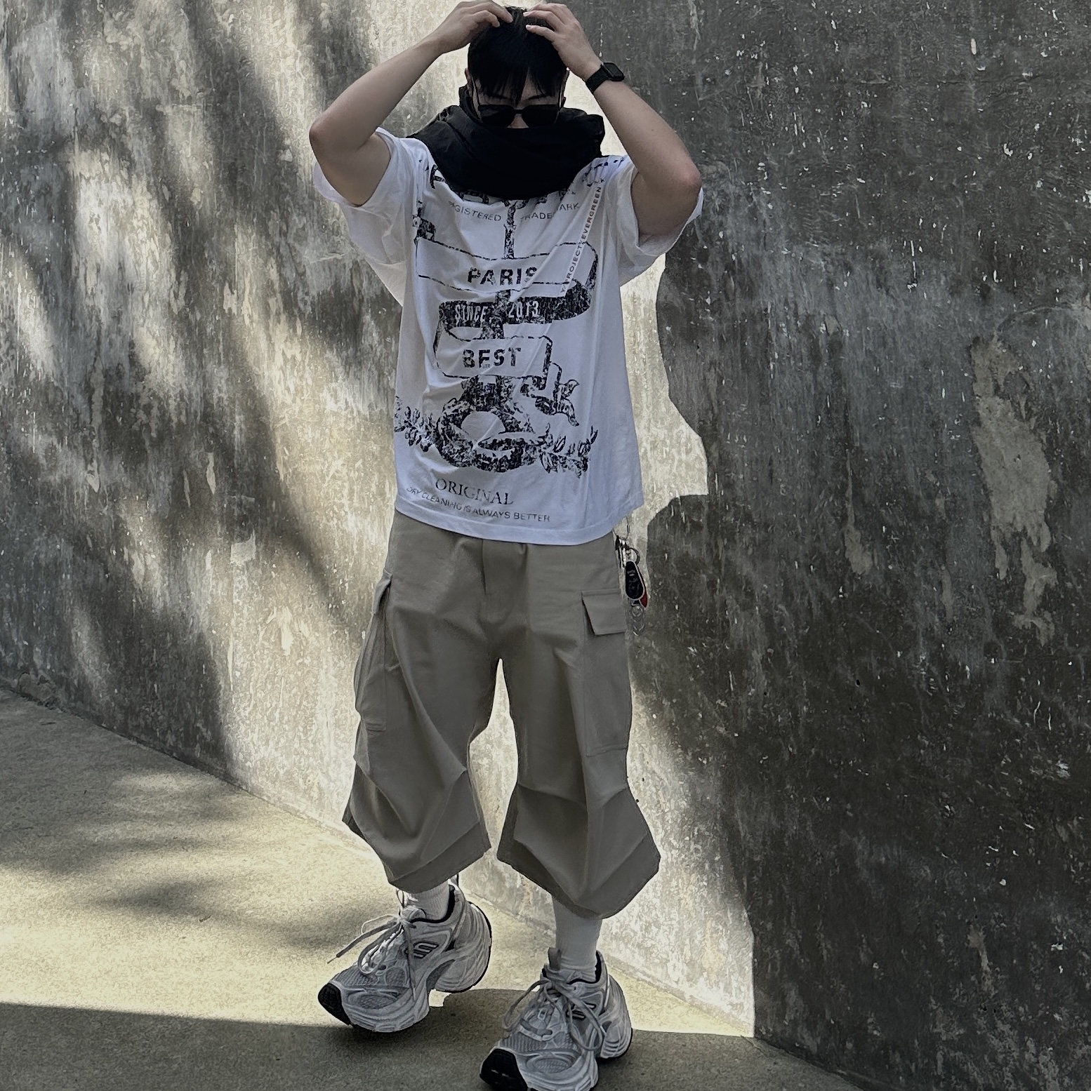 Y/Project Paris Best T-Shirt White - 23SS, Nonnod Side Cargo Shorts Beige 착용 스타일