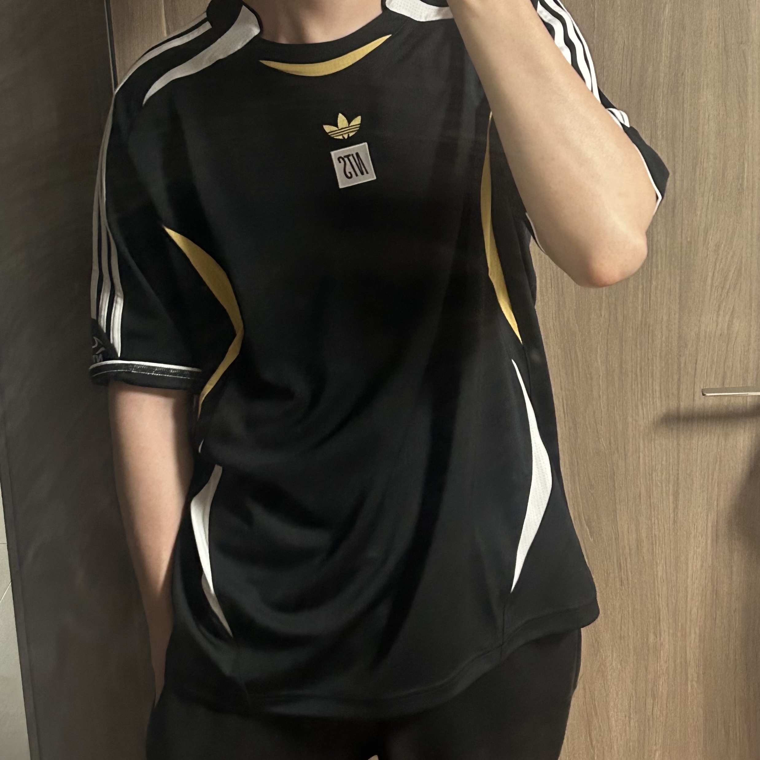 Adidas x NTS Radio Jersey Black - KR Sizing 착용 스타일