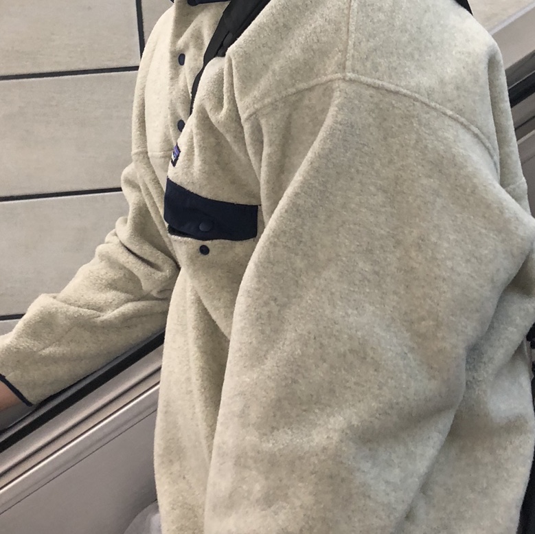 (Kids) Patagonia Lightweight Synchilla Snap-T Fleece Pullover Drifter Grey 착용 스타일