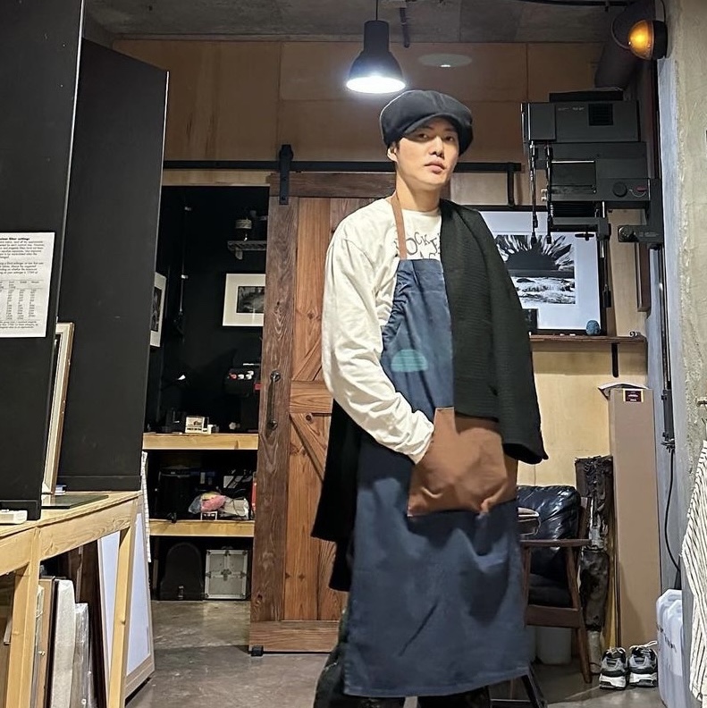 Supreme Perfect Season Football Jersey White - 23SS, Nike Air More Uptempo Slide Black White 착용 스타일 - 7
