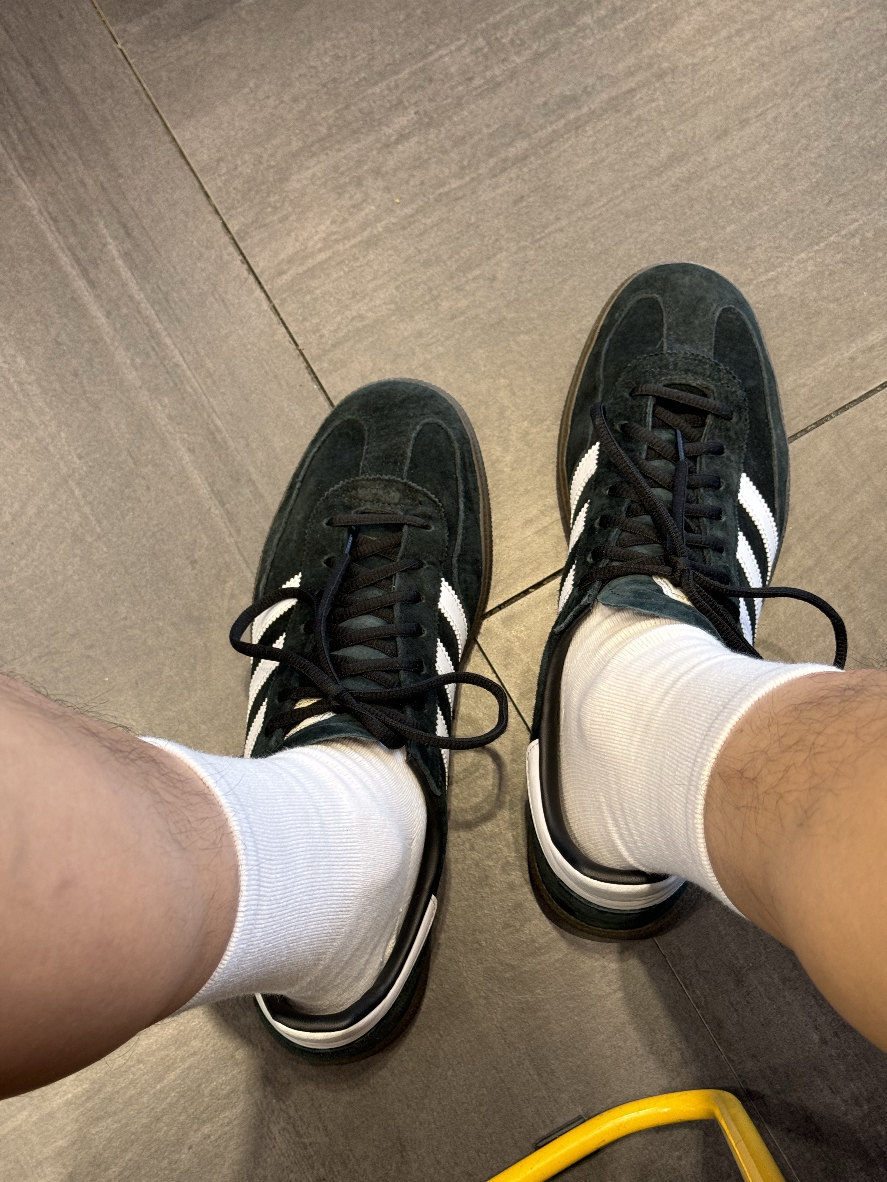 Adidas Spezial Handball Core Black 착용 스타일 - 3