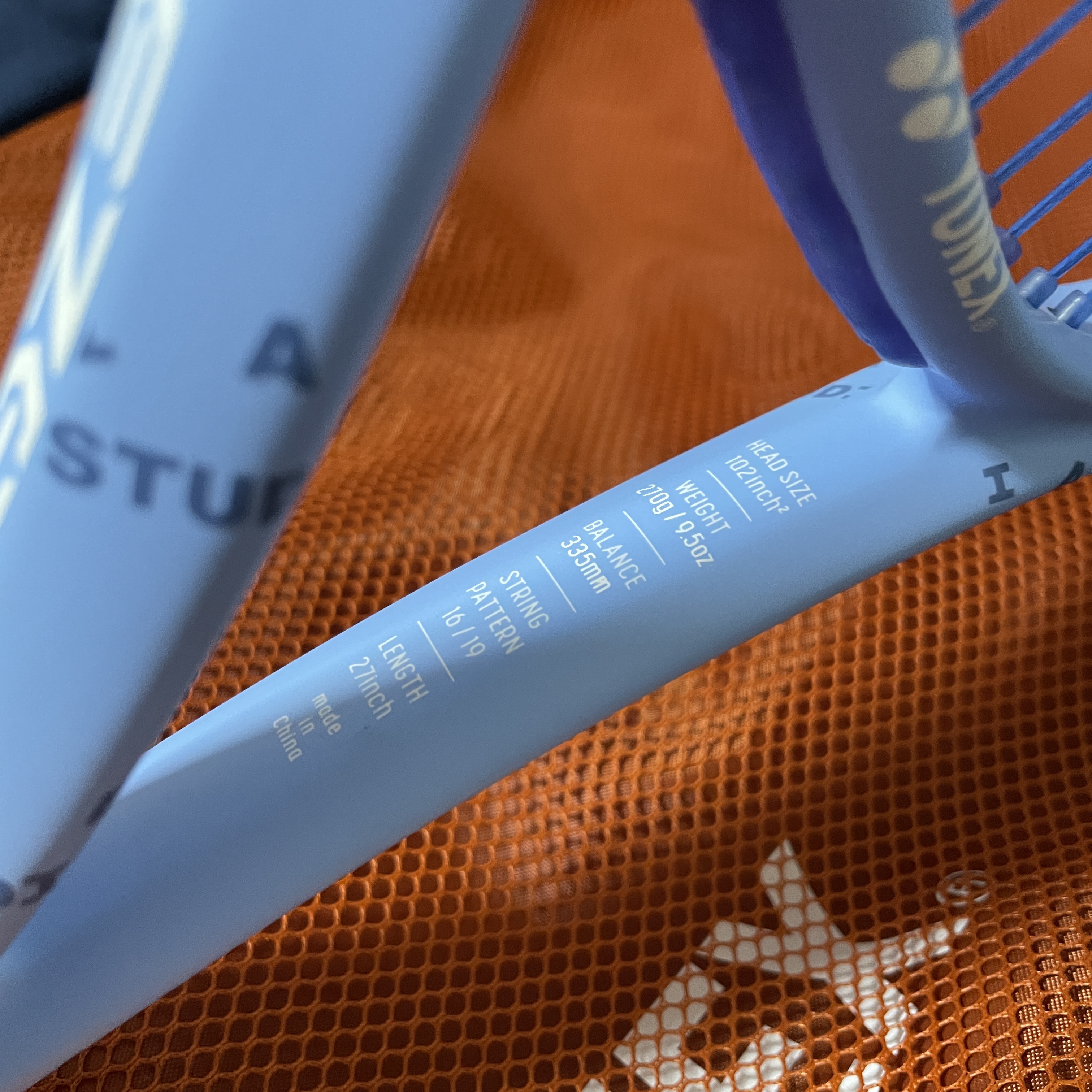 IAB Studio x Yonex Ezone Tennis Racket 착용 스타일 - 2