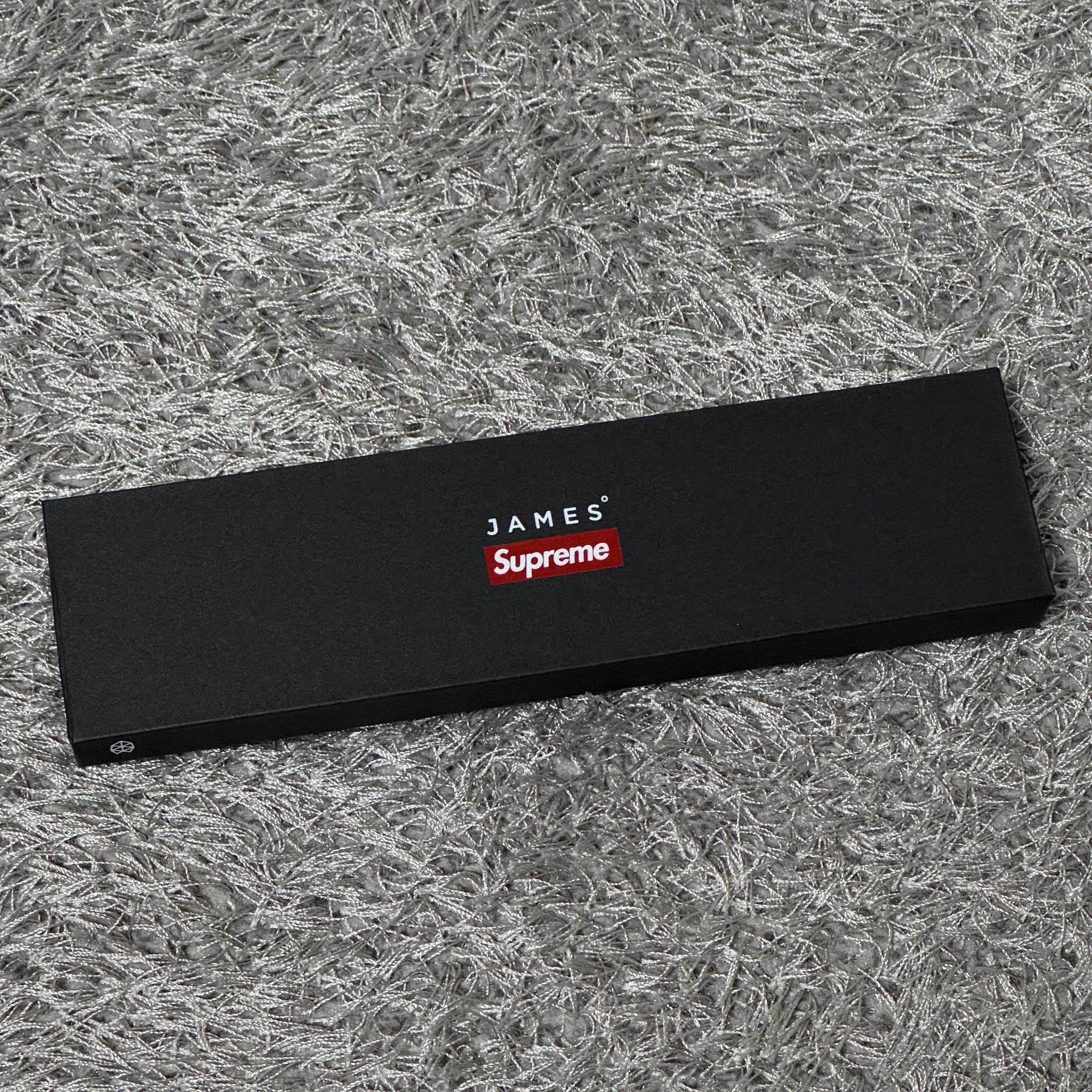 Supreme x James Brand Cache Black - 23FW 착용 스타일 - 2