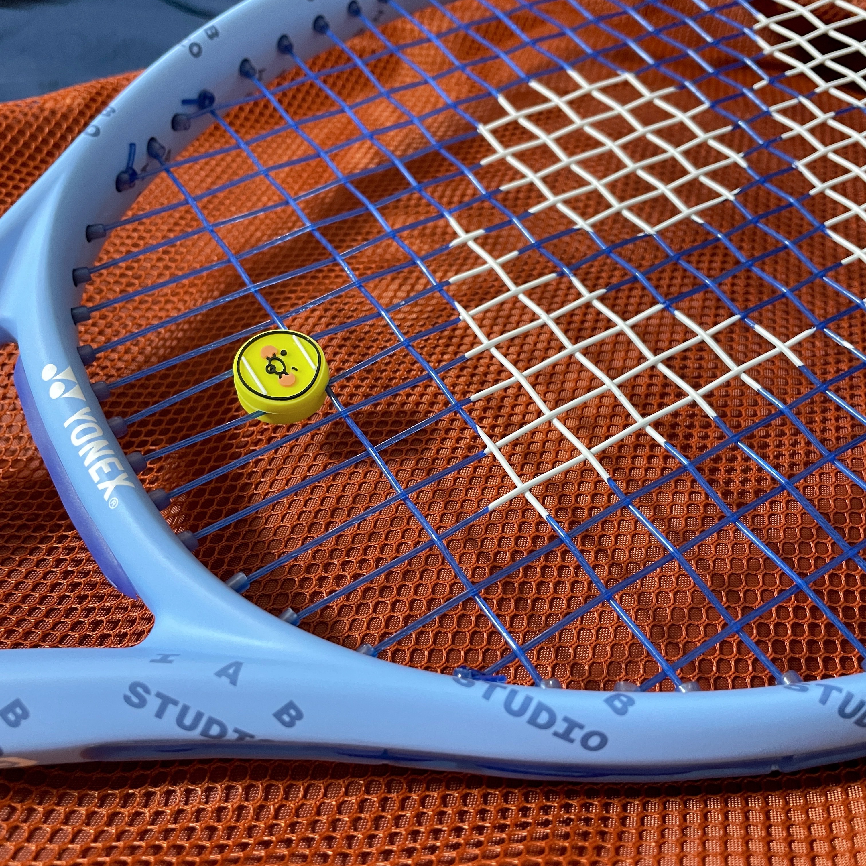 IAB Studio x Yonex Ezone Tennis Racket 착용 스타일 - 1