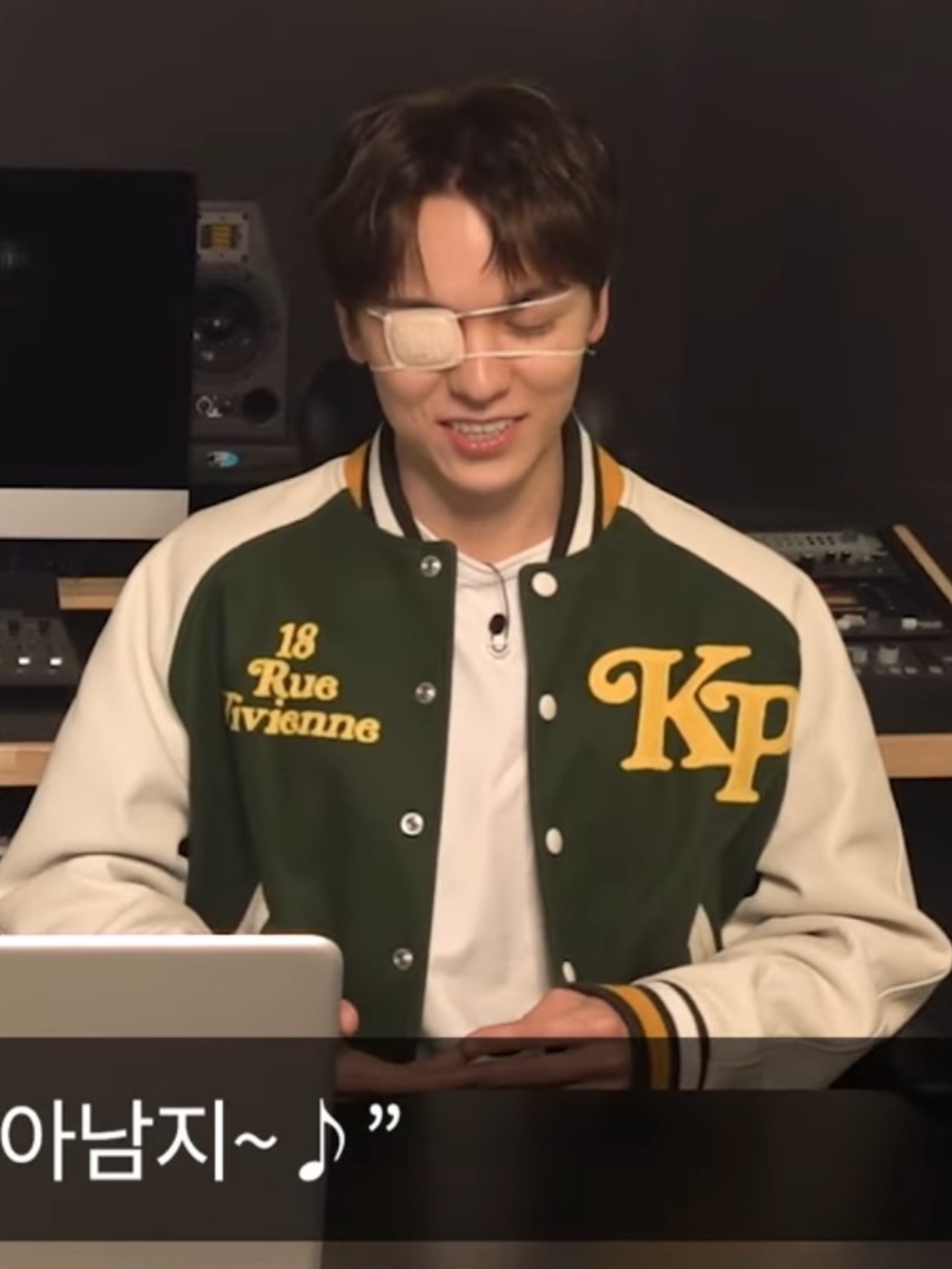 Kenzo x Verdy Varsity Jacket Dark Khaki, Kenzo x Verdy Paris Cap Black 착용 스타일 - 3