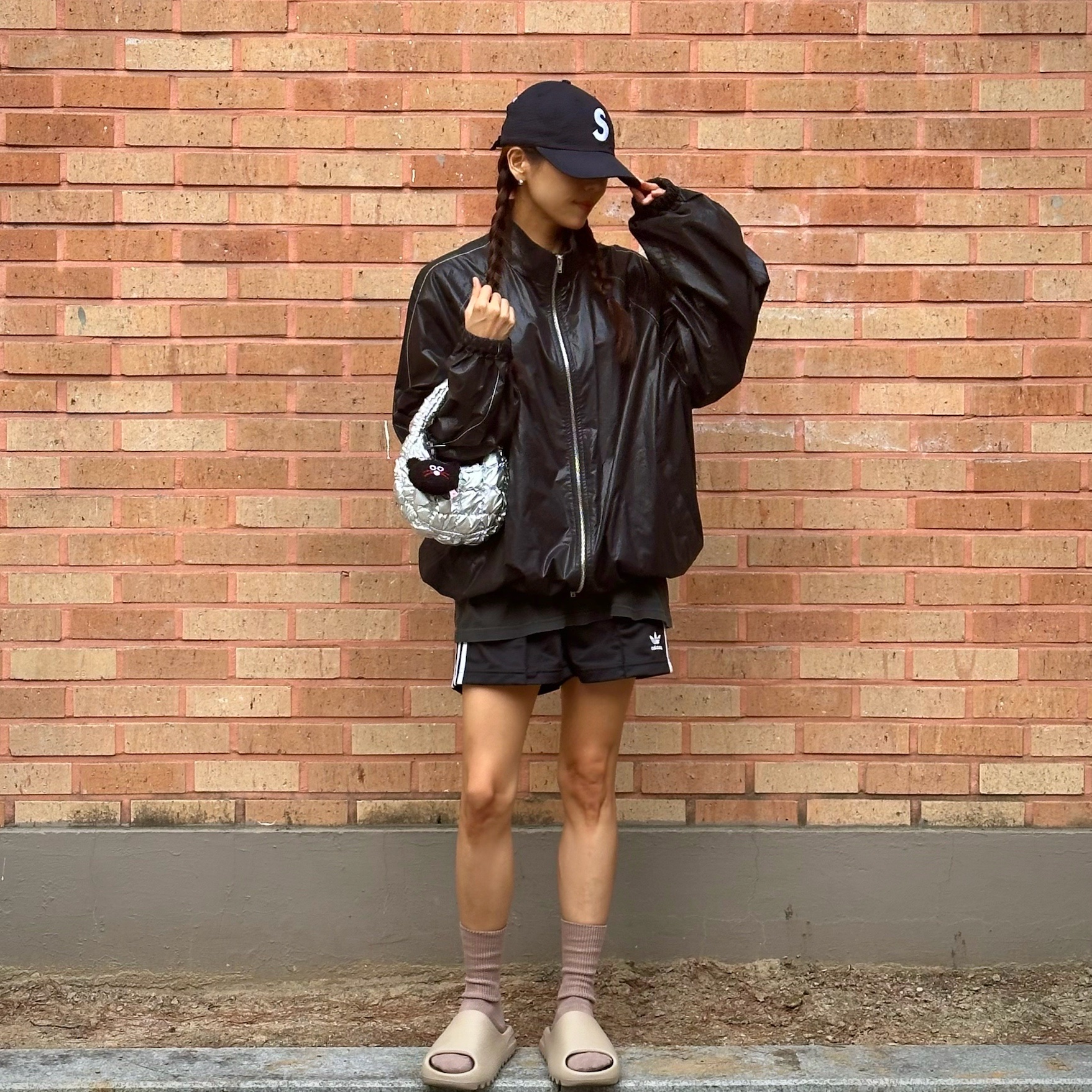 Supreme Seersucker S Logo 6-Panel Black - 24SS, (W) Adidas Firebird Shorts Black - KR Sizing 착용 스타일 - 3