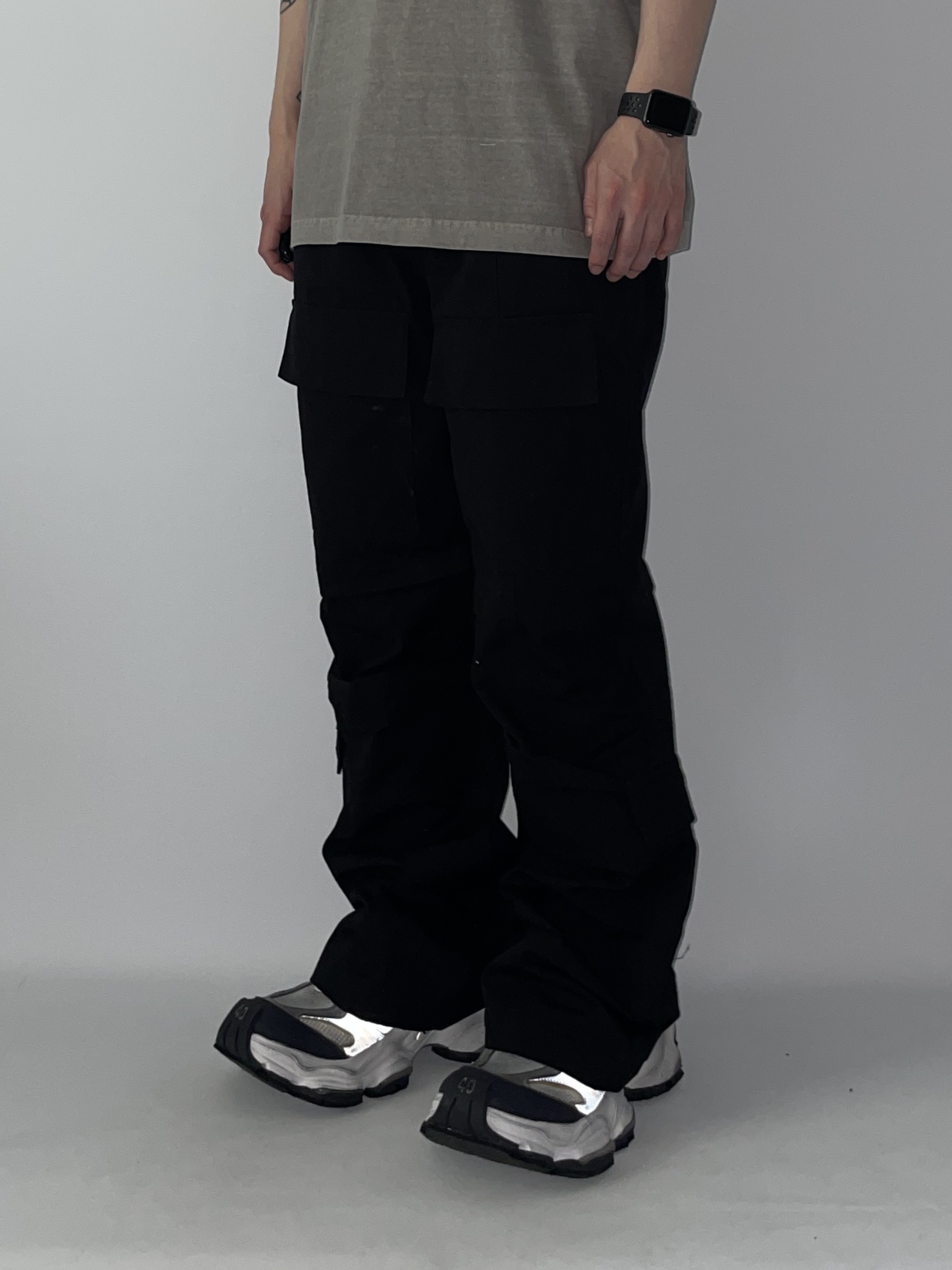 Balenciaga Cargo Sneakers White Grey, Supreme Leopard Velvet Camp Cap Black - 24SS 착용 스타일 - 3