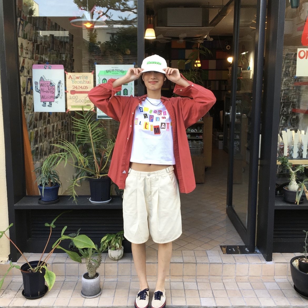 Safarispot 1/2 Stickerpack Tee Pink, [예약 배송] afarispot 1/2 Stickerpack Tee White 착용 스타일
