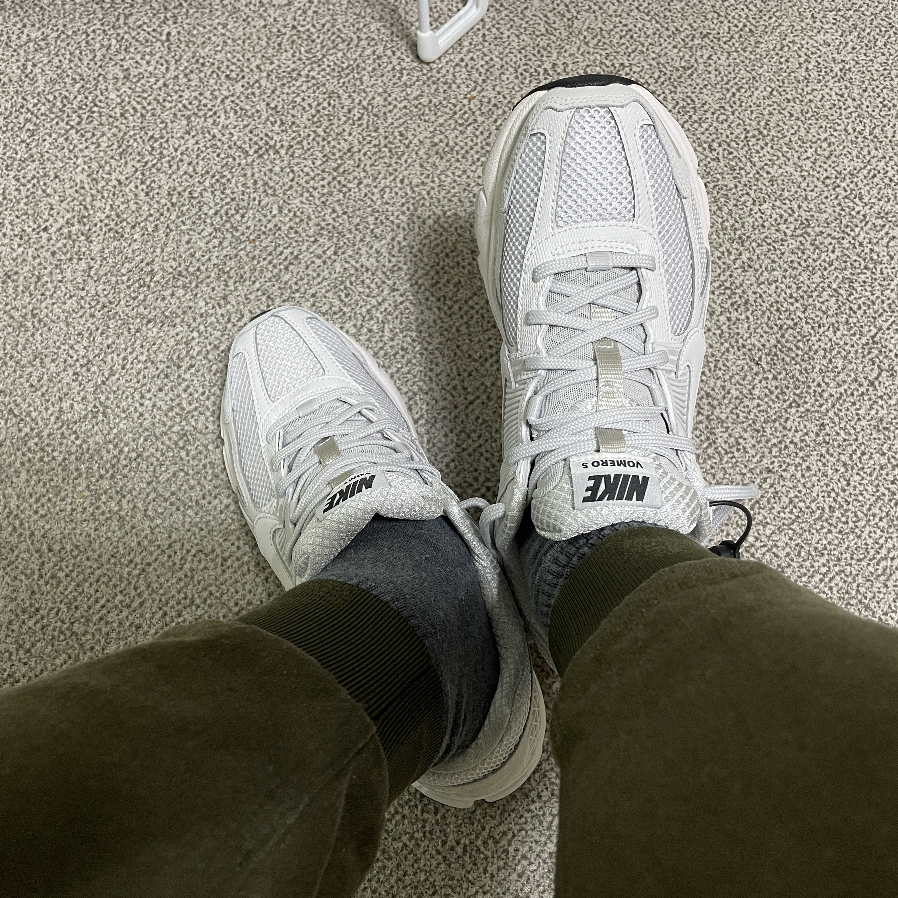 Nike Zoom Vomero 5 SP Vast Grey 2023 착용 스타일 - 2