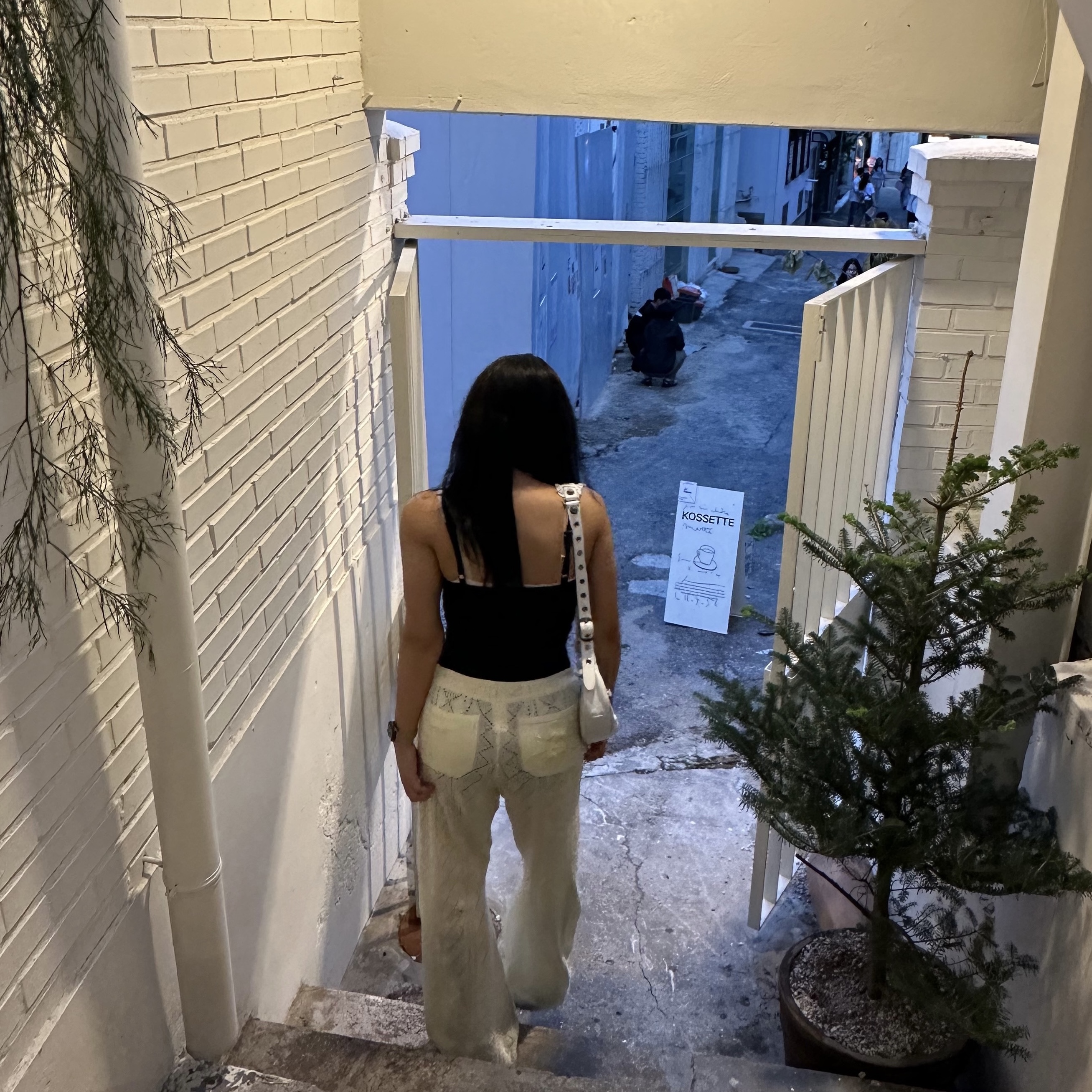 Balenciaga Arena Lambskin Le Cagole XS Shoulder Bag White, (W) Nike Air Force 1 '07 Low White 착용 스타일 - 4