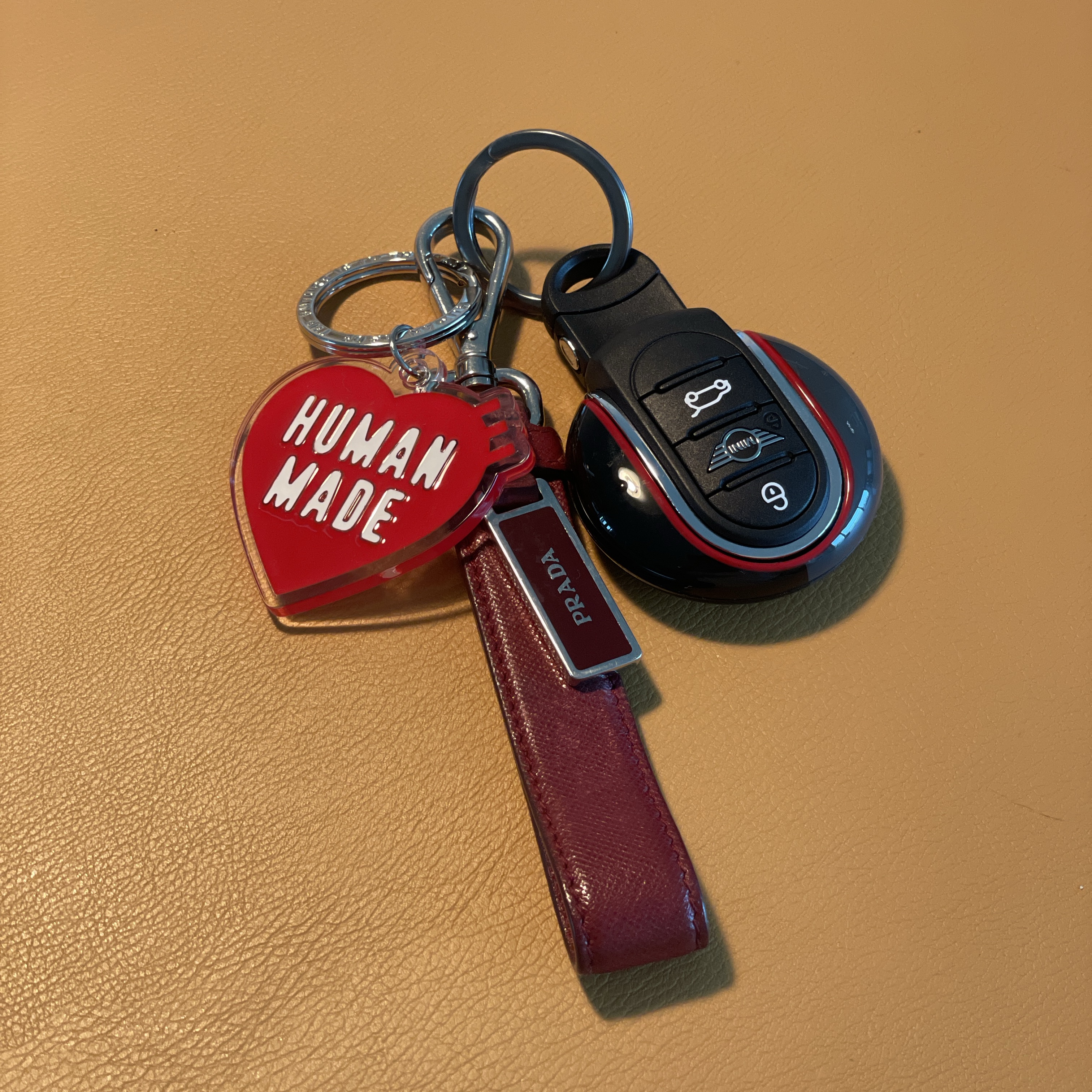 Human Made Heart Keyring Red 착용 스타일