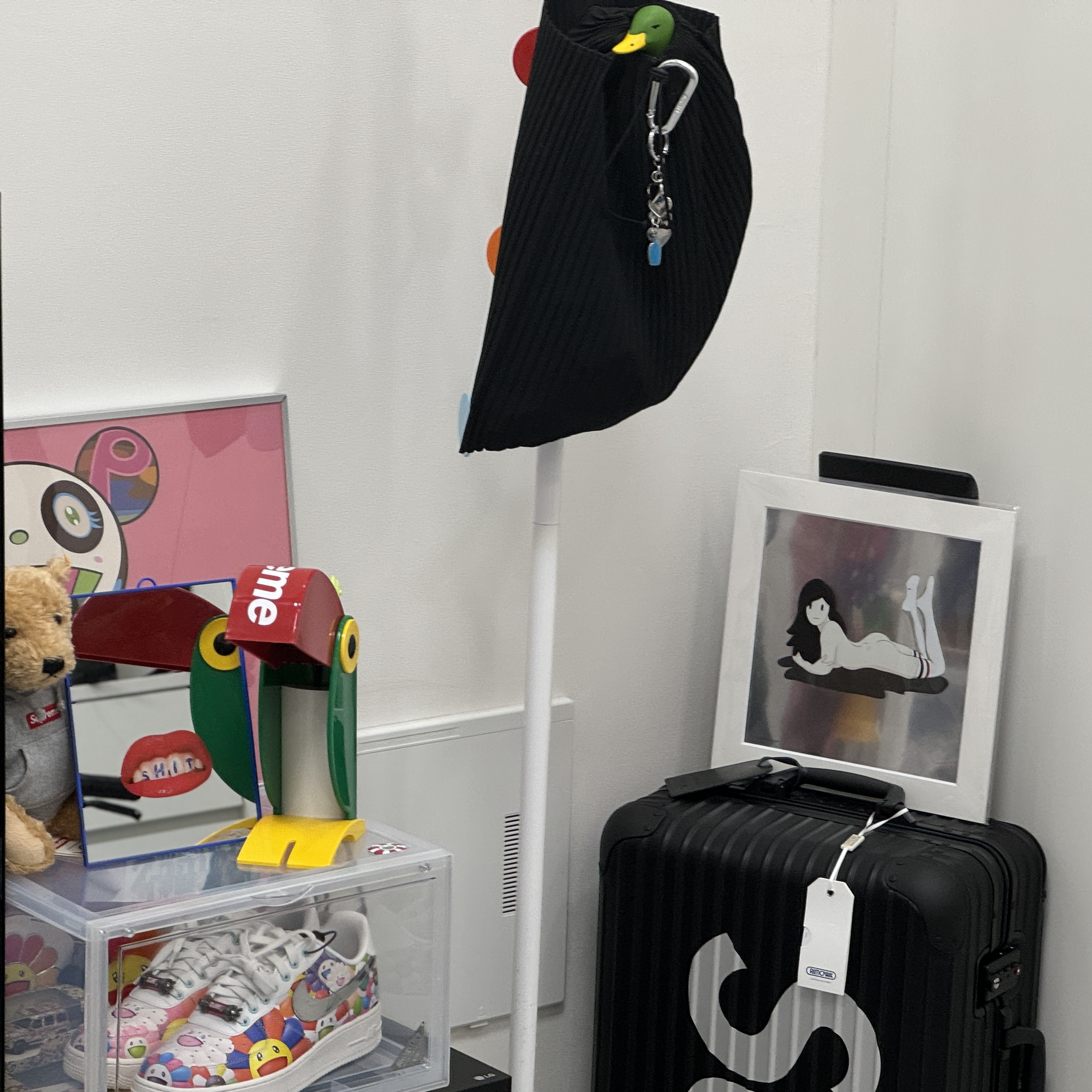 Nike x RTFKT Air Force 1 Low Murakami Drip (4182 Limited), Supreme x Rimowa Topas Multiwheel Black 45L - 18SS 착용 스타일 - 1