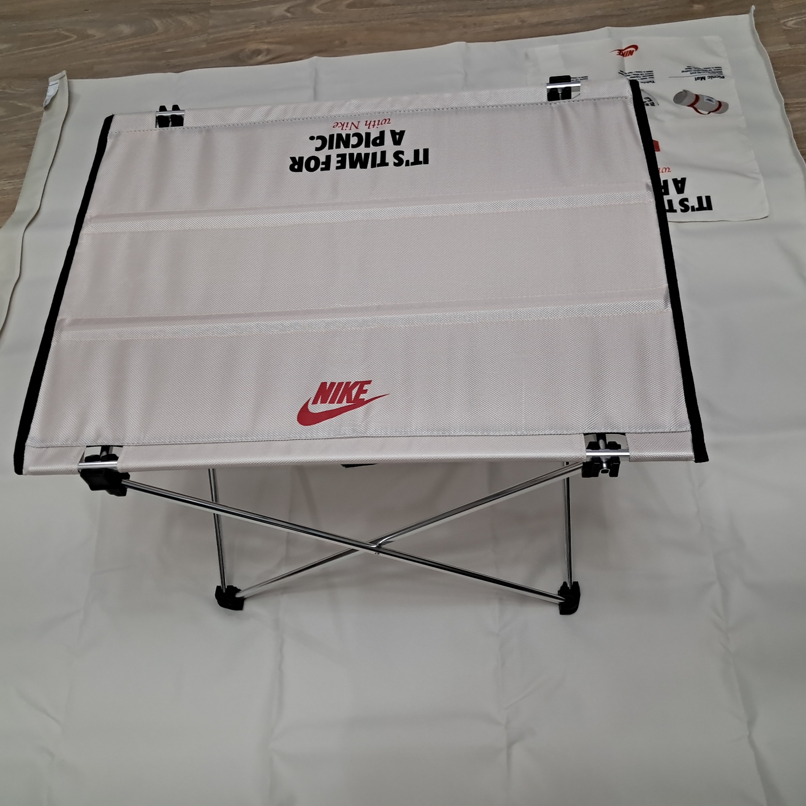 Nike Members Days Daily Check-In Gift Set Picnic Mat & Picnic Table & Table Mat (6700 Limited) 착용 스타일 - 1