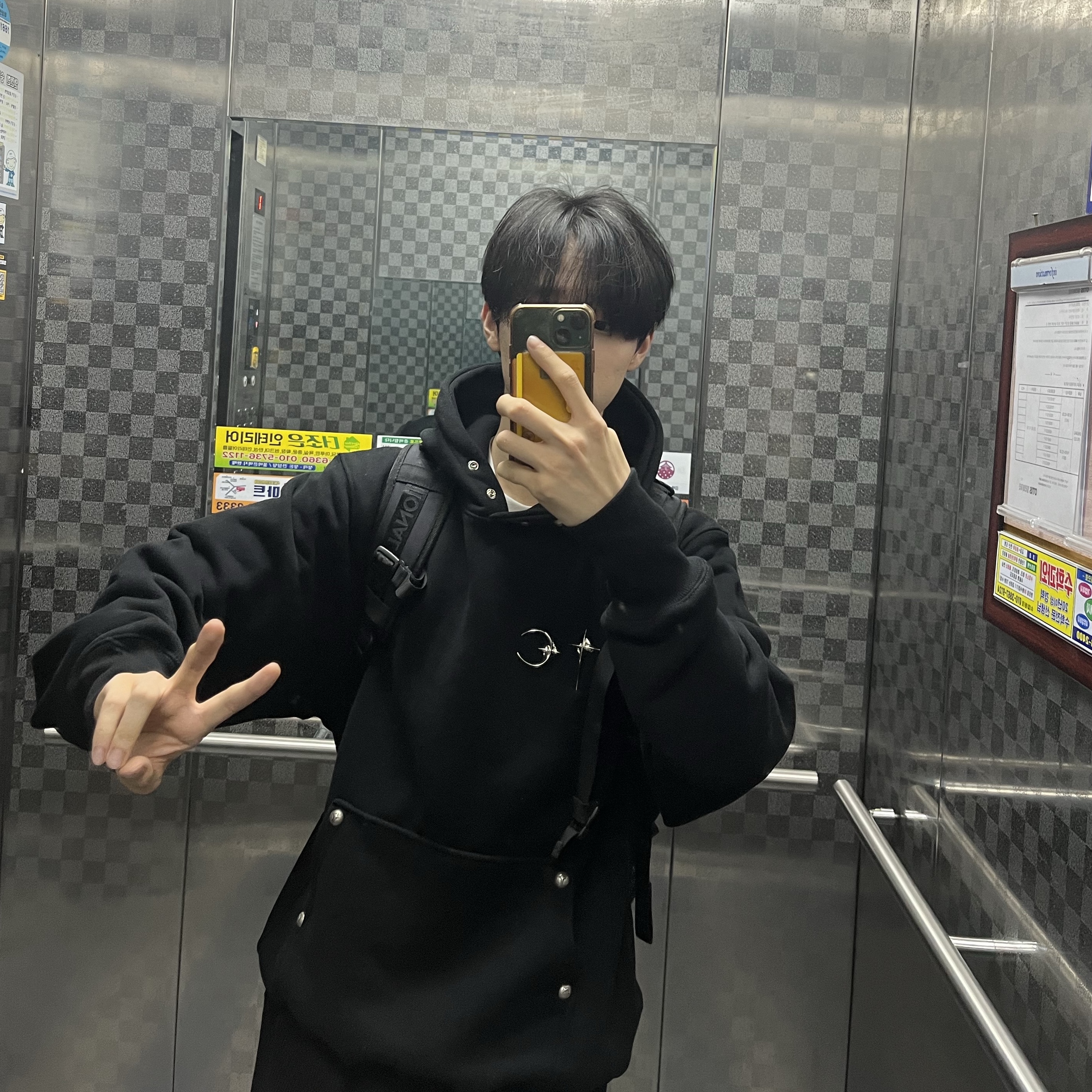 Thug Club Armor Hoodie Black 착용 스타일 - 1