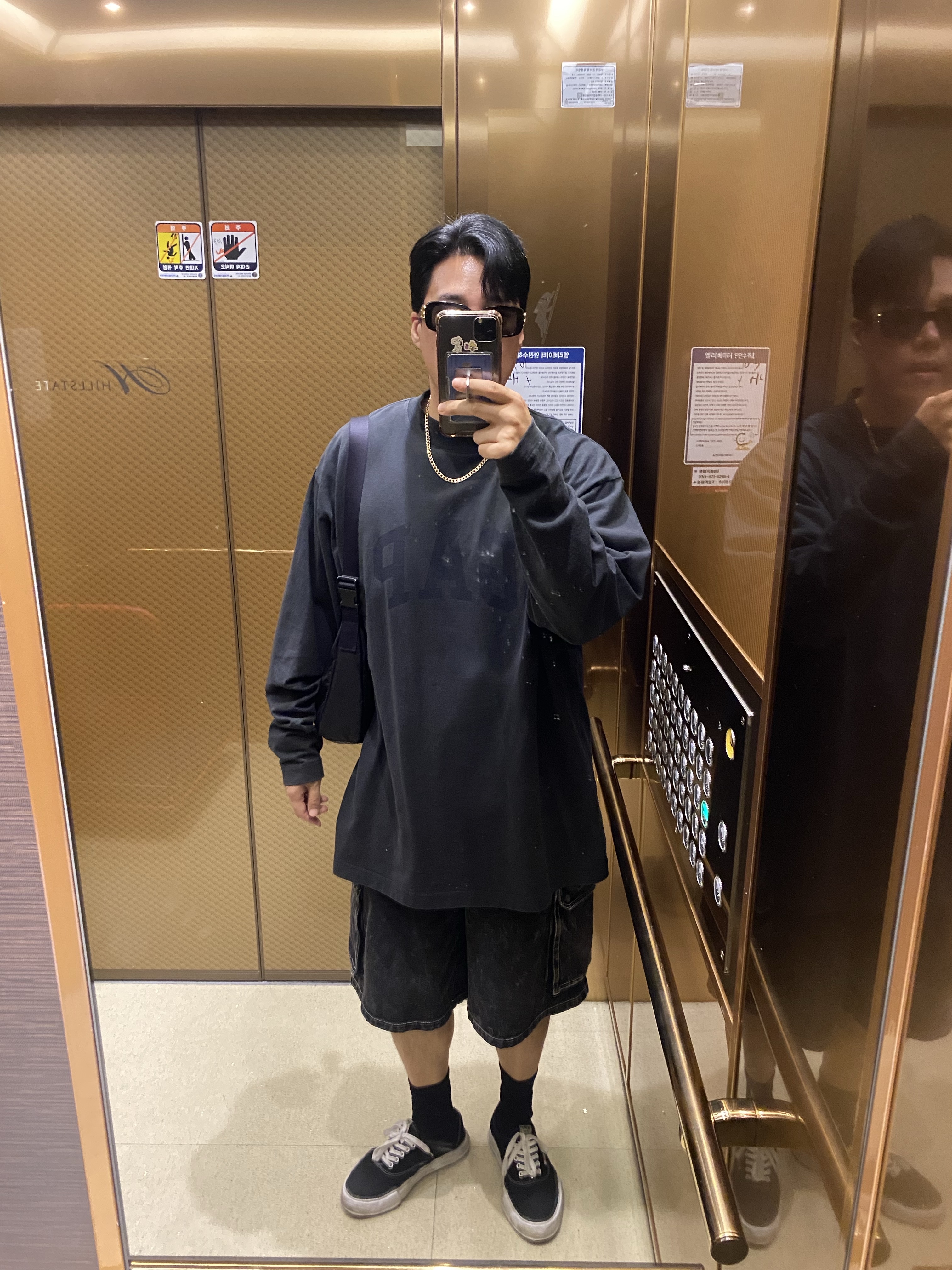 Yeezy Gap Engineered By Balenciaga Dove Long Sleeve T-Shirt Black, Maison Mihara Yasuhiro Baker OG Sole Canvas Low Cut Sneakers Black 착용 스타일