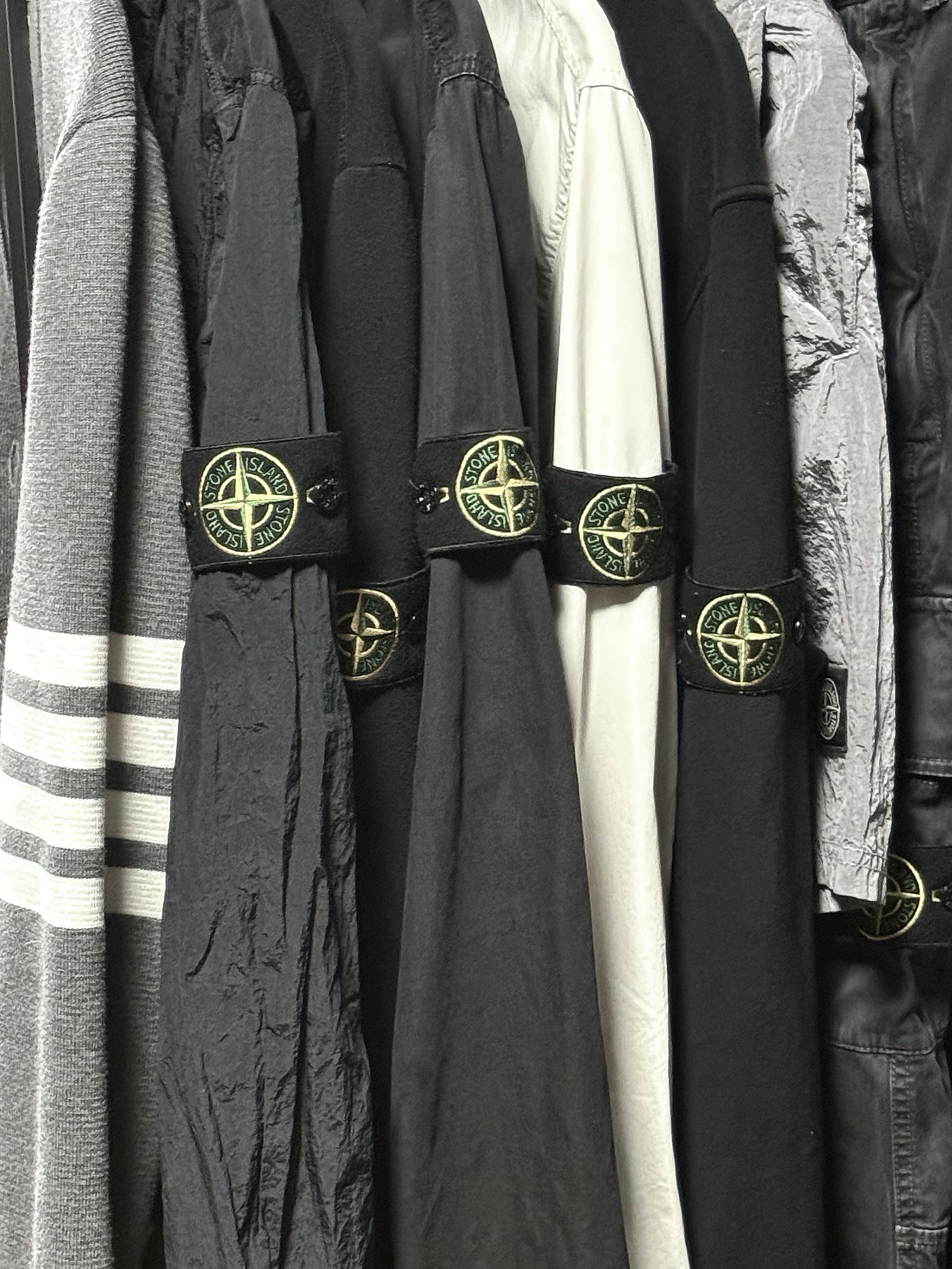 Stone Island 101WN Brushed Cotton Canvas T.CO+OLD Overshirt Light Grey - 22FW, Stone Island B0943 Nylon Metal Swimming Trunk Light Grey - 24SS 착용 스타일
