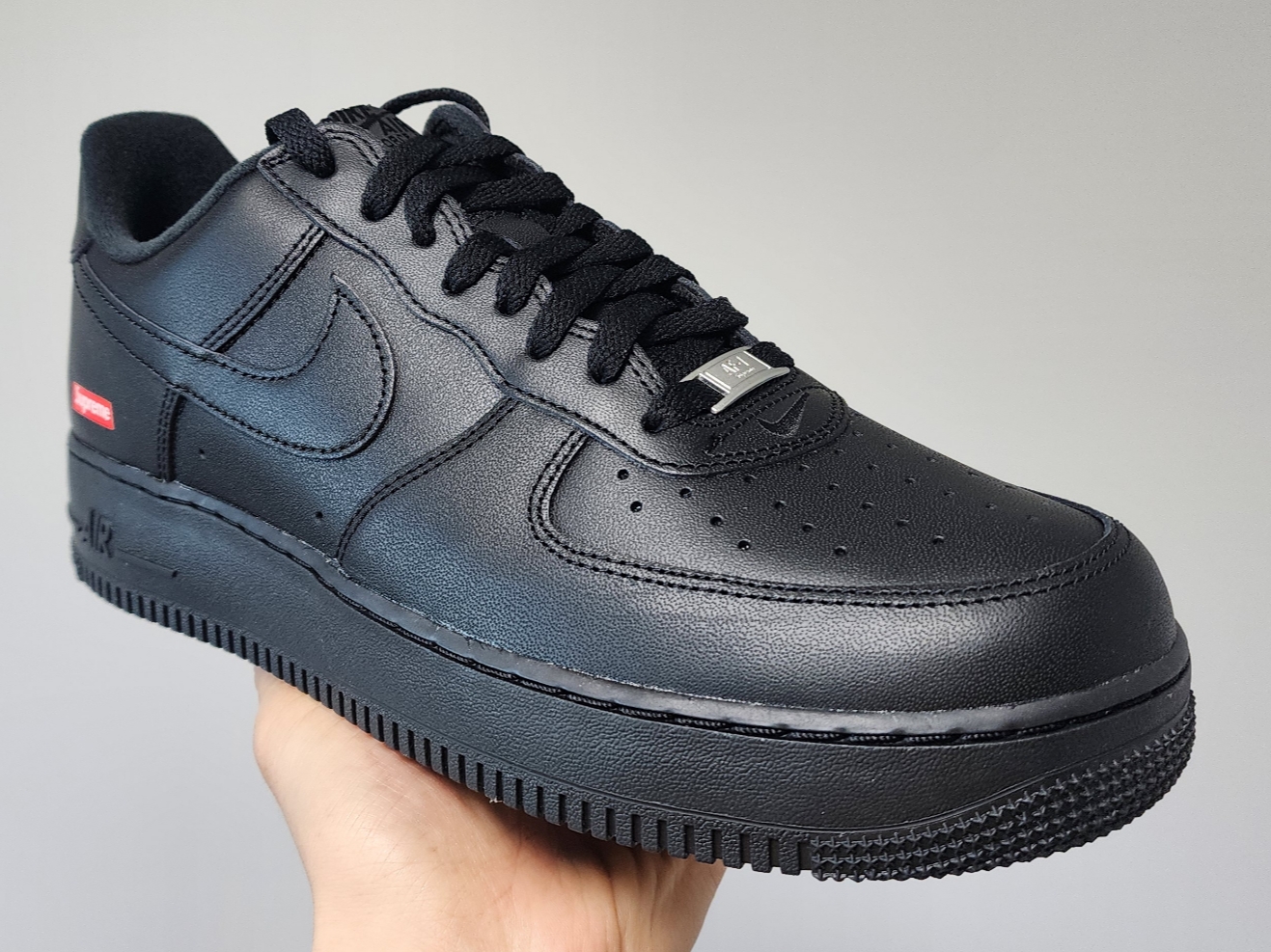 Nike x Supreme Air Force 1 Low Black 착용 스타일