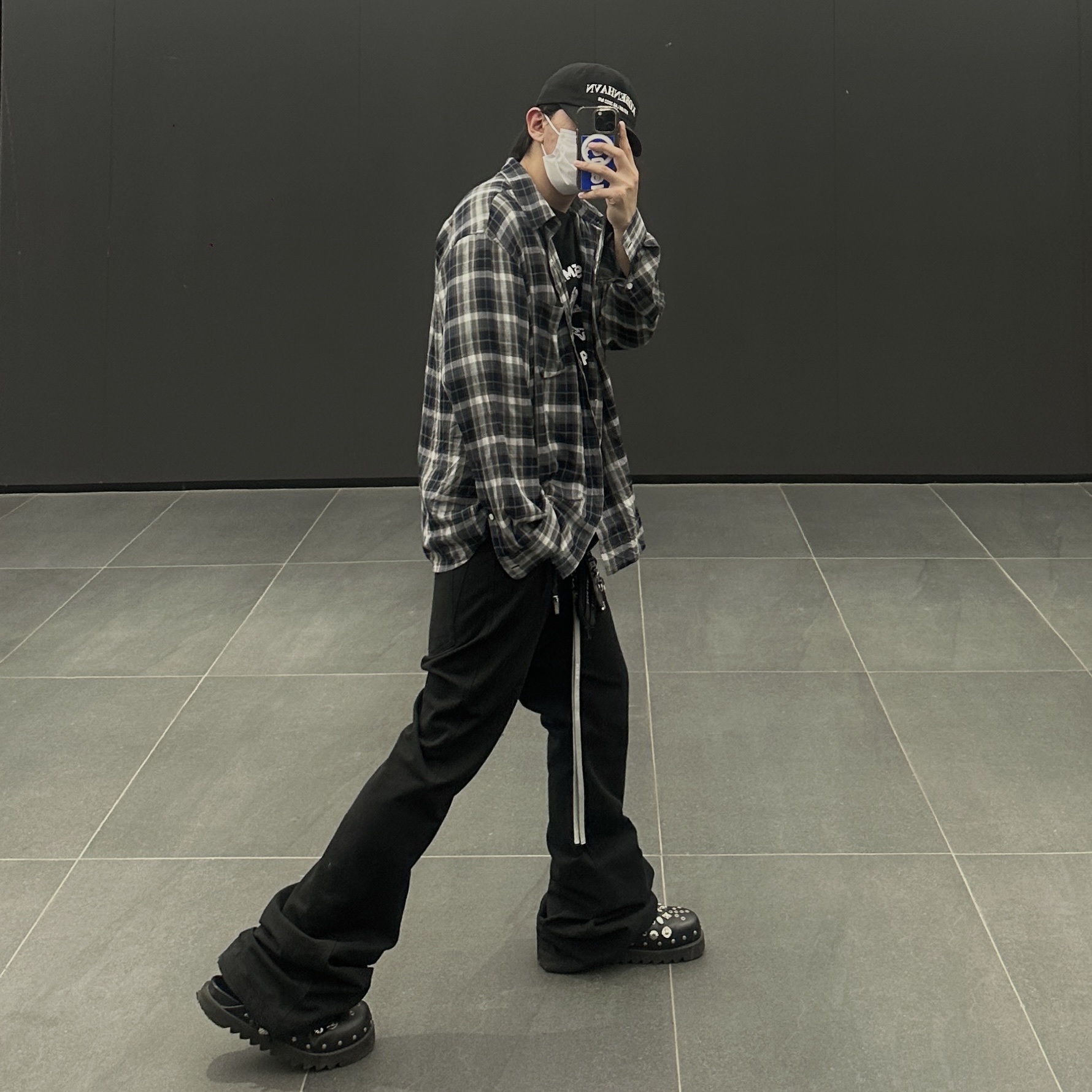 Toga Virilis AJ1066 Mules Leather Black, Nonnod Flared Pants Black 착용 스타일 - 1