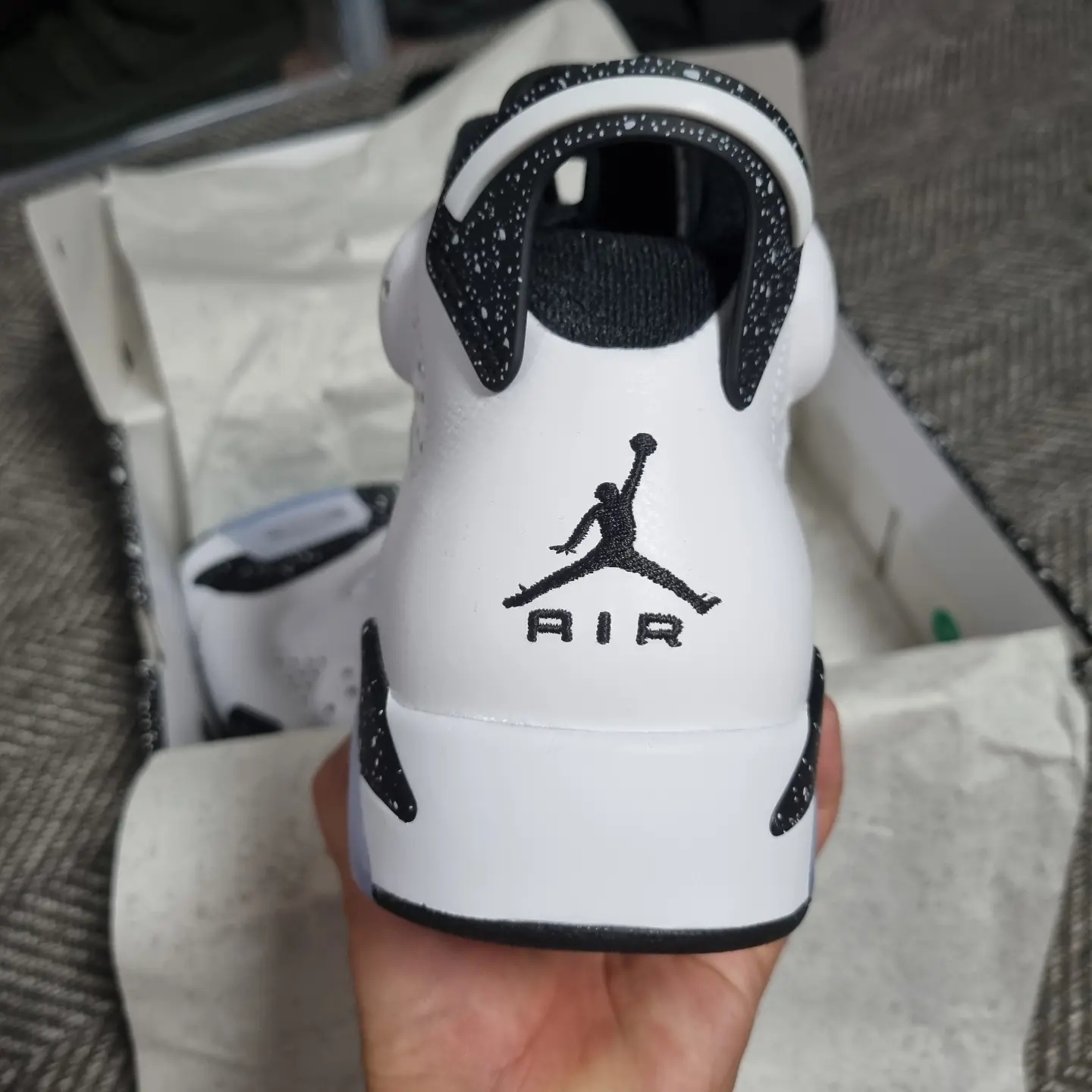 Jordan 6 Retro White and Black 착용 스타일 - 3