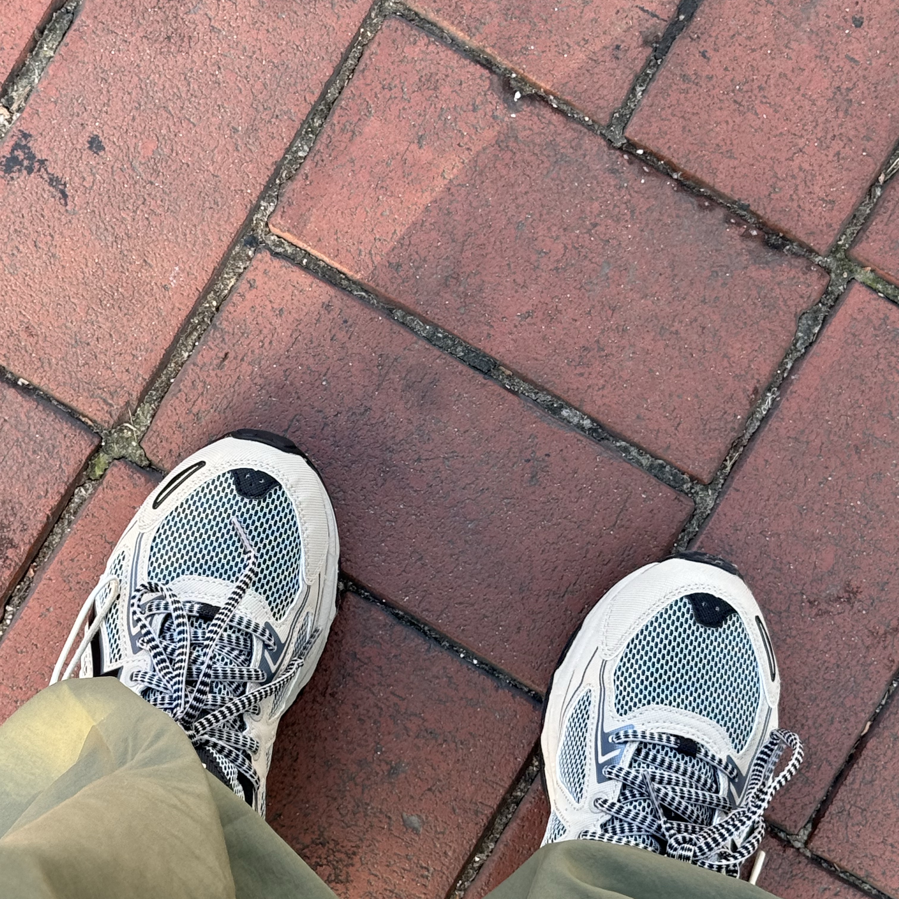 Asics Gel-Venture 6 Feather Grey Black 착용 스타일