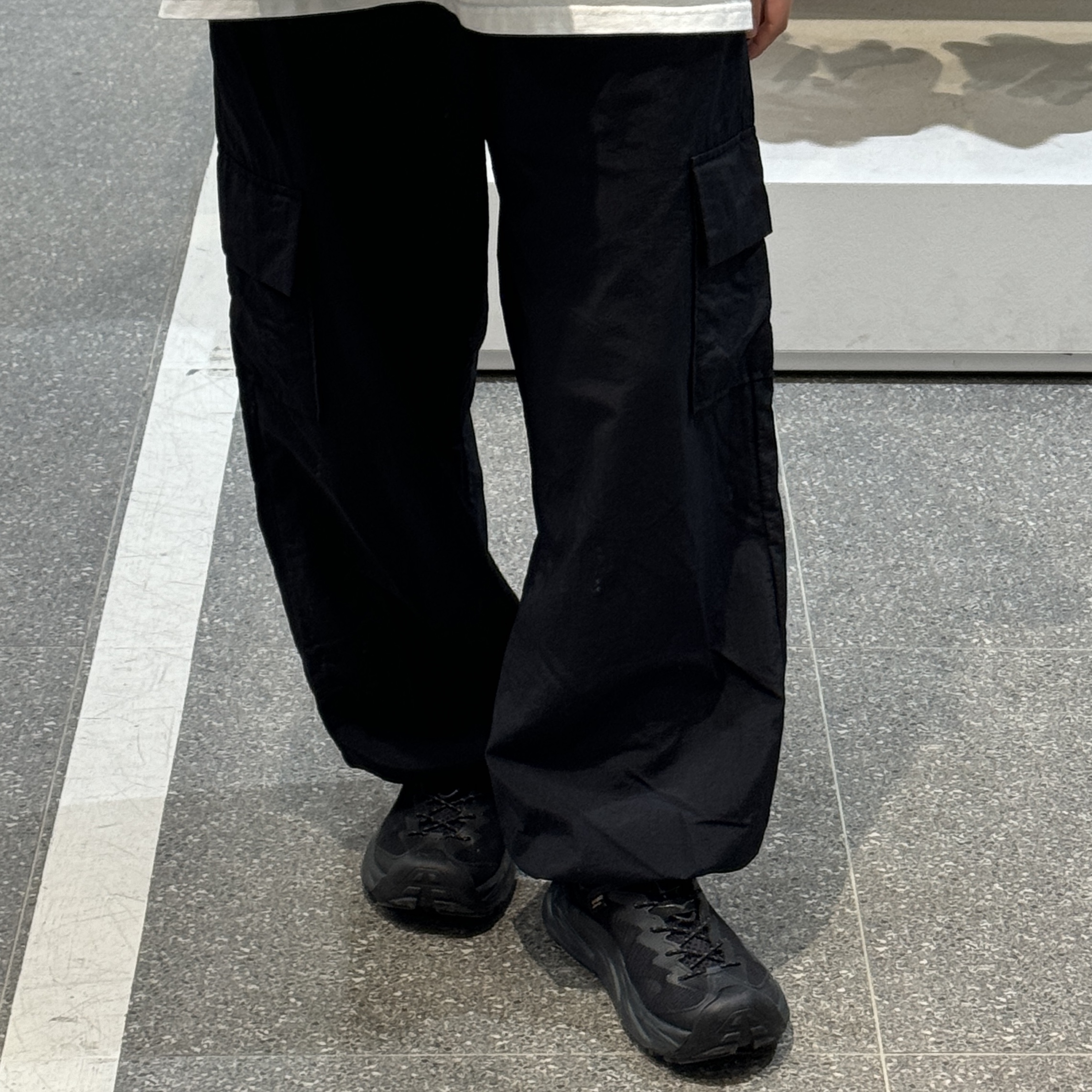 (W) Hoka Hopara 2 Black 착용 스타일 - 1