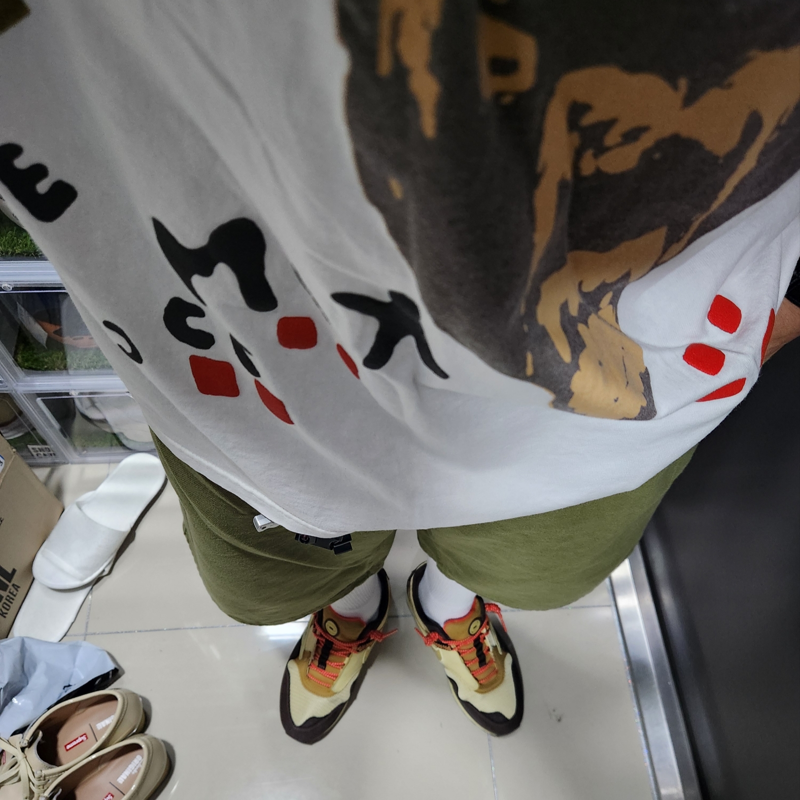 Supreme Baggy Denim Short Light Olive - 24SS, Nike x Travis Scott Air Max 1 Cact.us Brown 착용 스타일 - 1