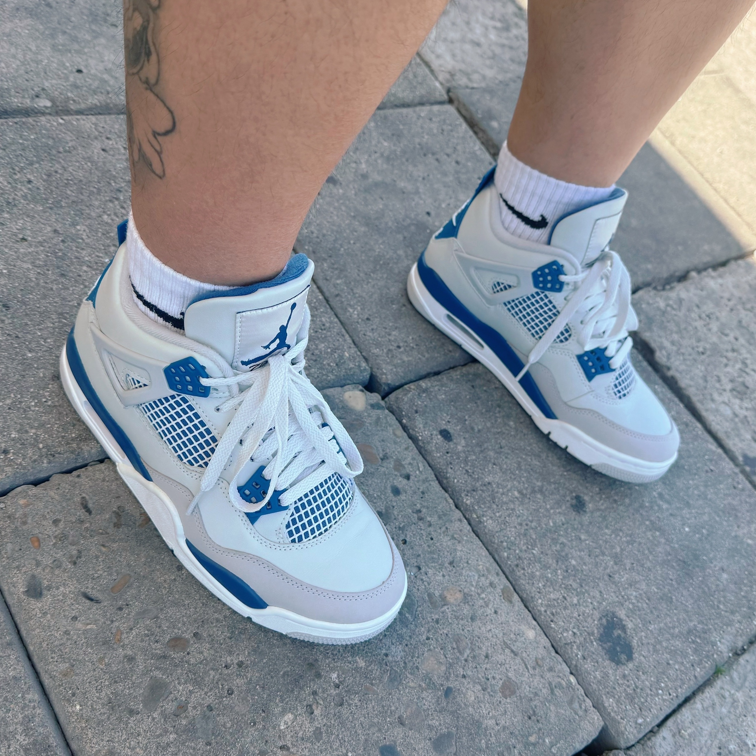Jordan 4 Retro Industrial Blue 착용 스타일