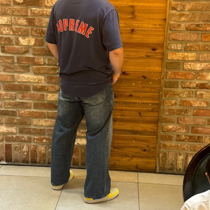 Supreme Cracked Arc S/S Top Navy - 24SS, (W) Jordan 1 x Travis Scott Retro Low OG SP Canary 착용 스타일