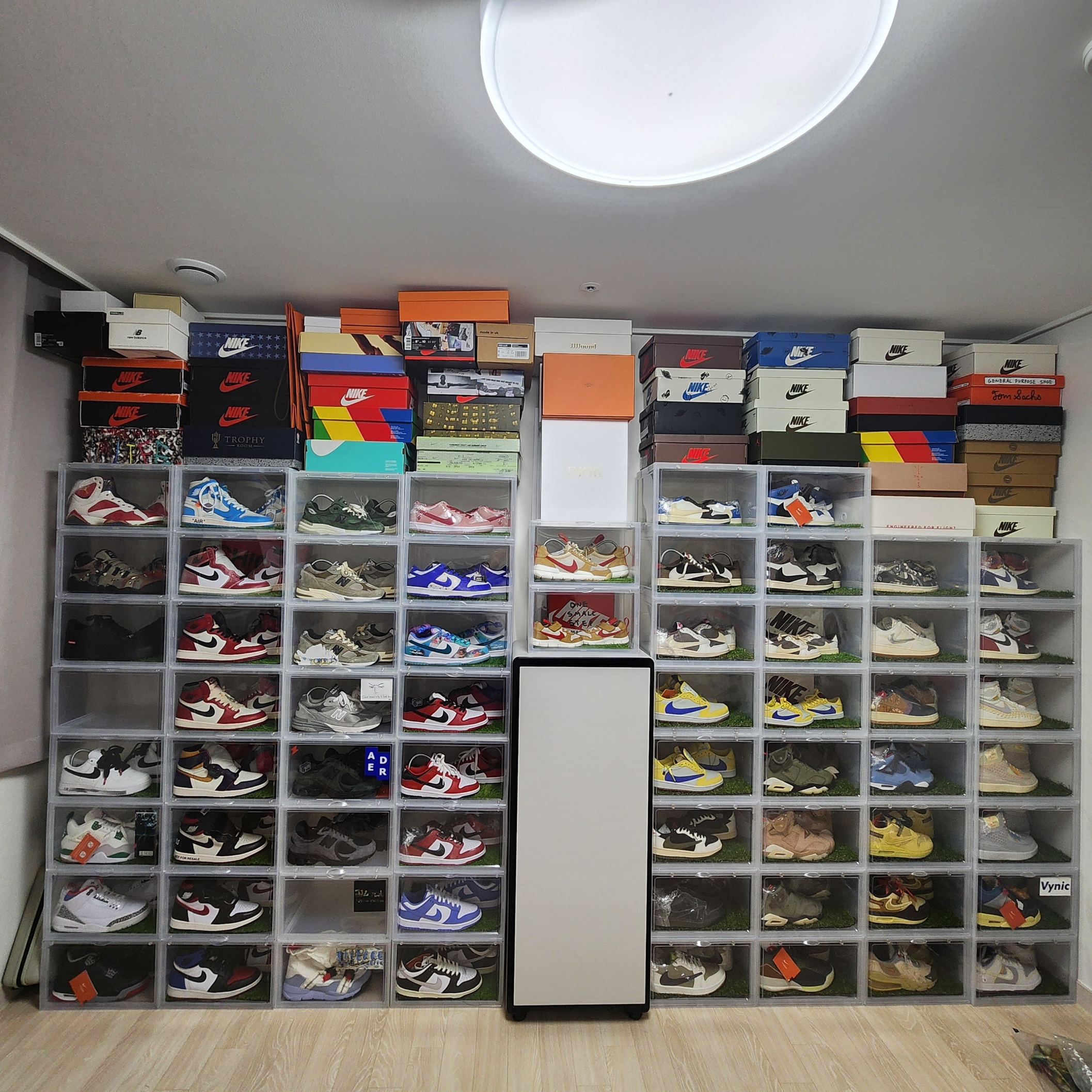 Jordan 1 x Travis Scott x Fragment Retro High OG SP Military Blue, Nike x Tom Sachs Mars Yard Shoe 2.0 Space Camp 착용 스타일