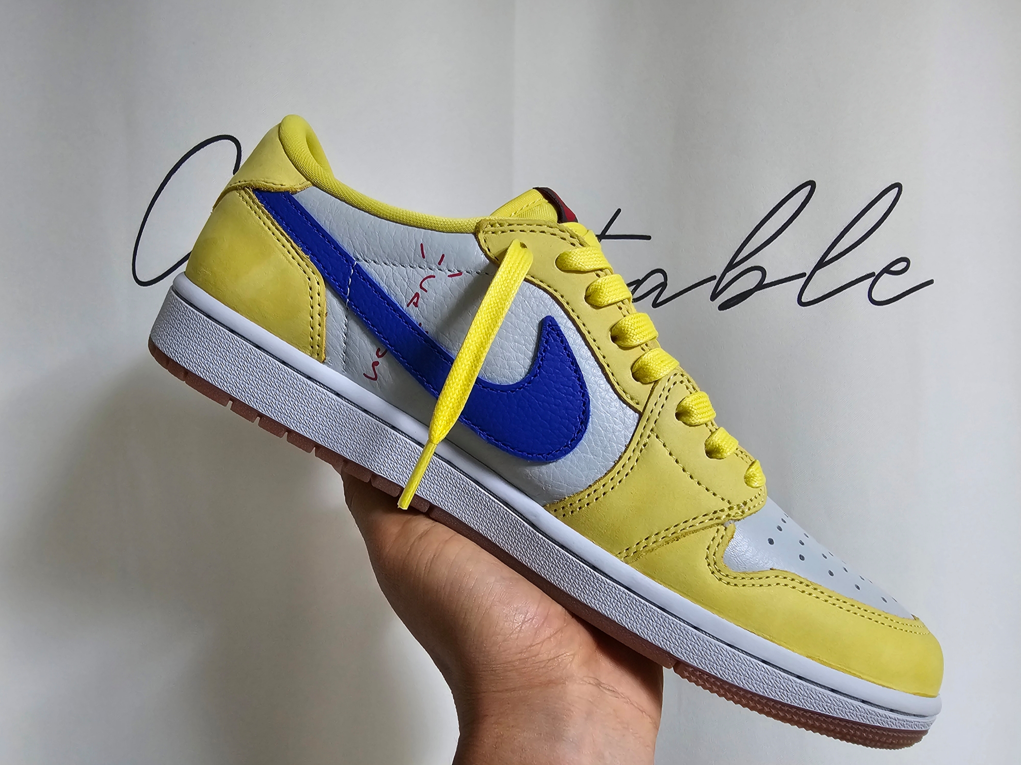 (W) Jordan 1 x Travis Scott Retro Low OG SP Canary 착용 스타일 - 2