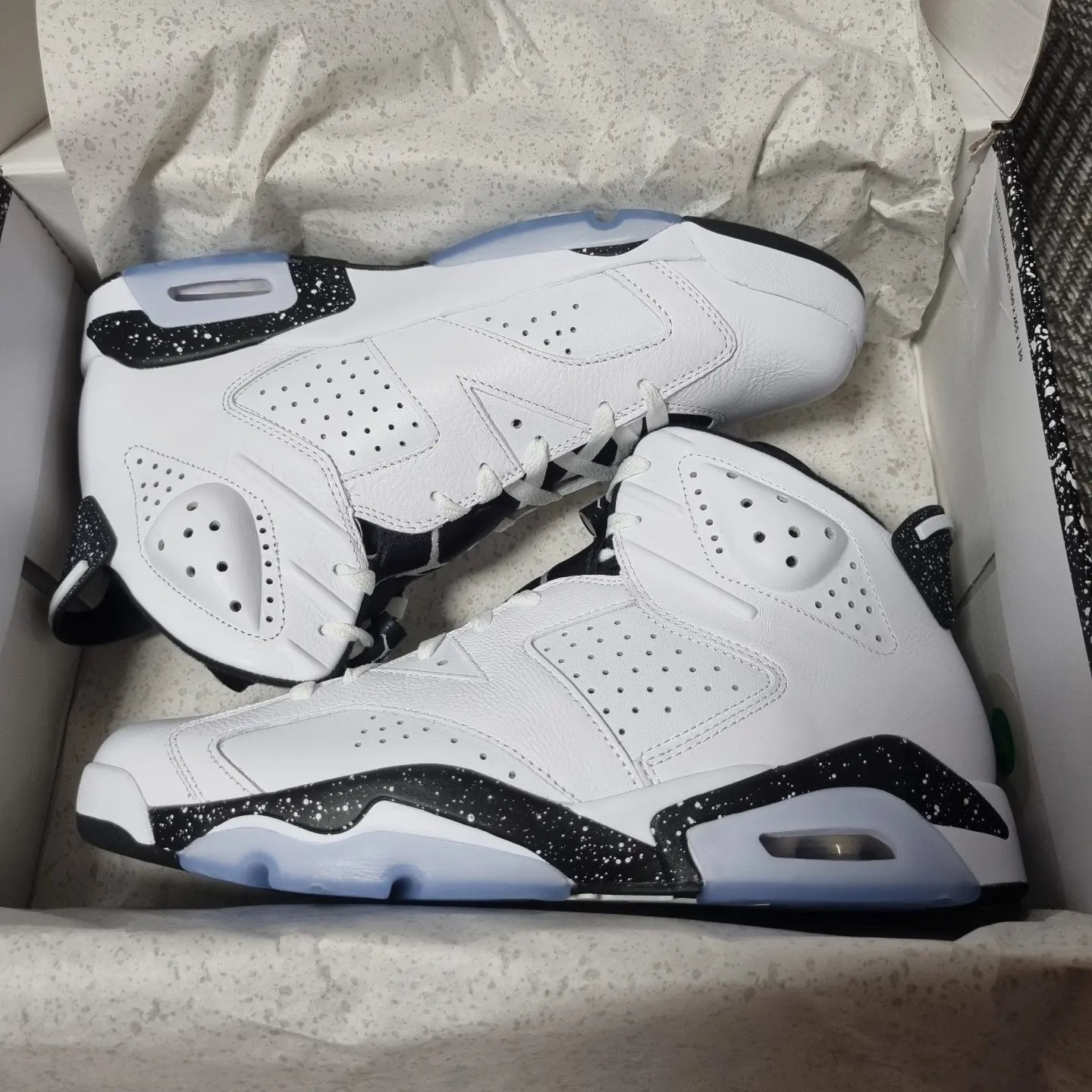 Jordan 6 Retro White and Black 착용 스타일 - 4