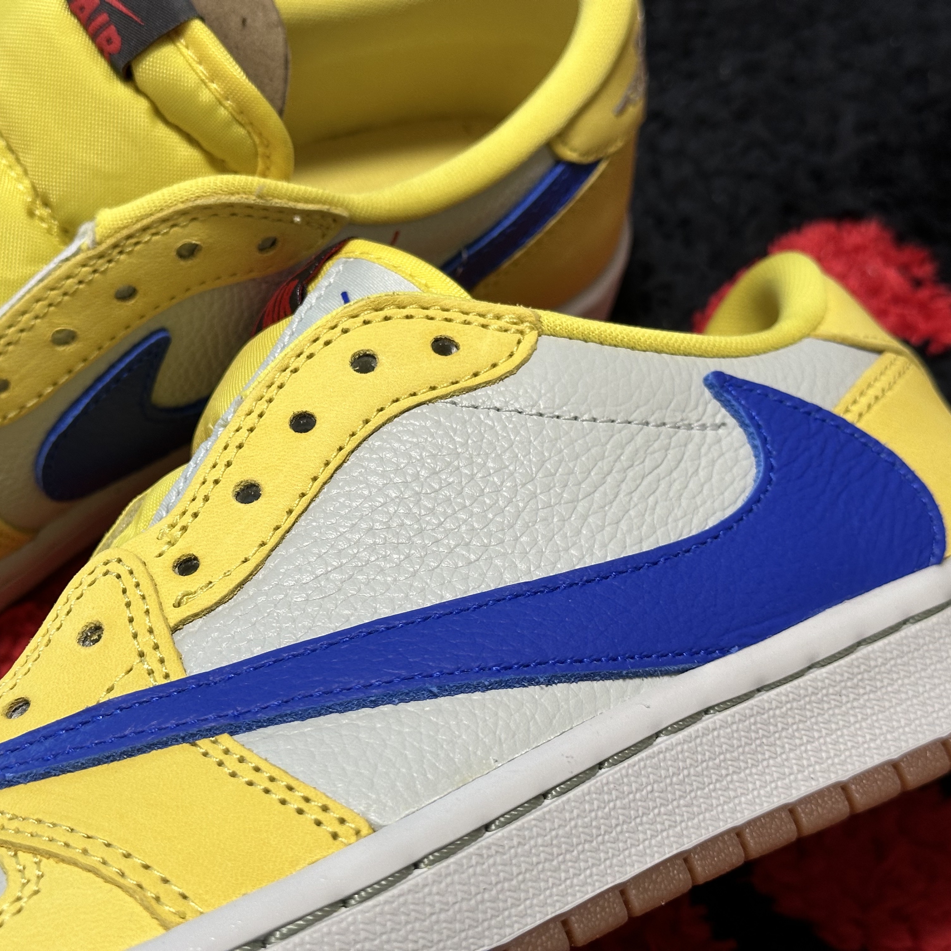 (W) Jordan 1 x Travis Scott Retro Low OG SP Canary 착용 스타일