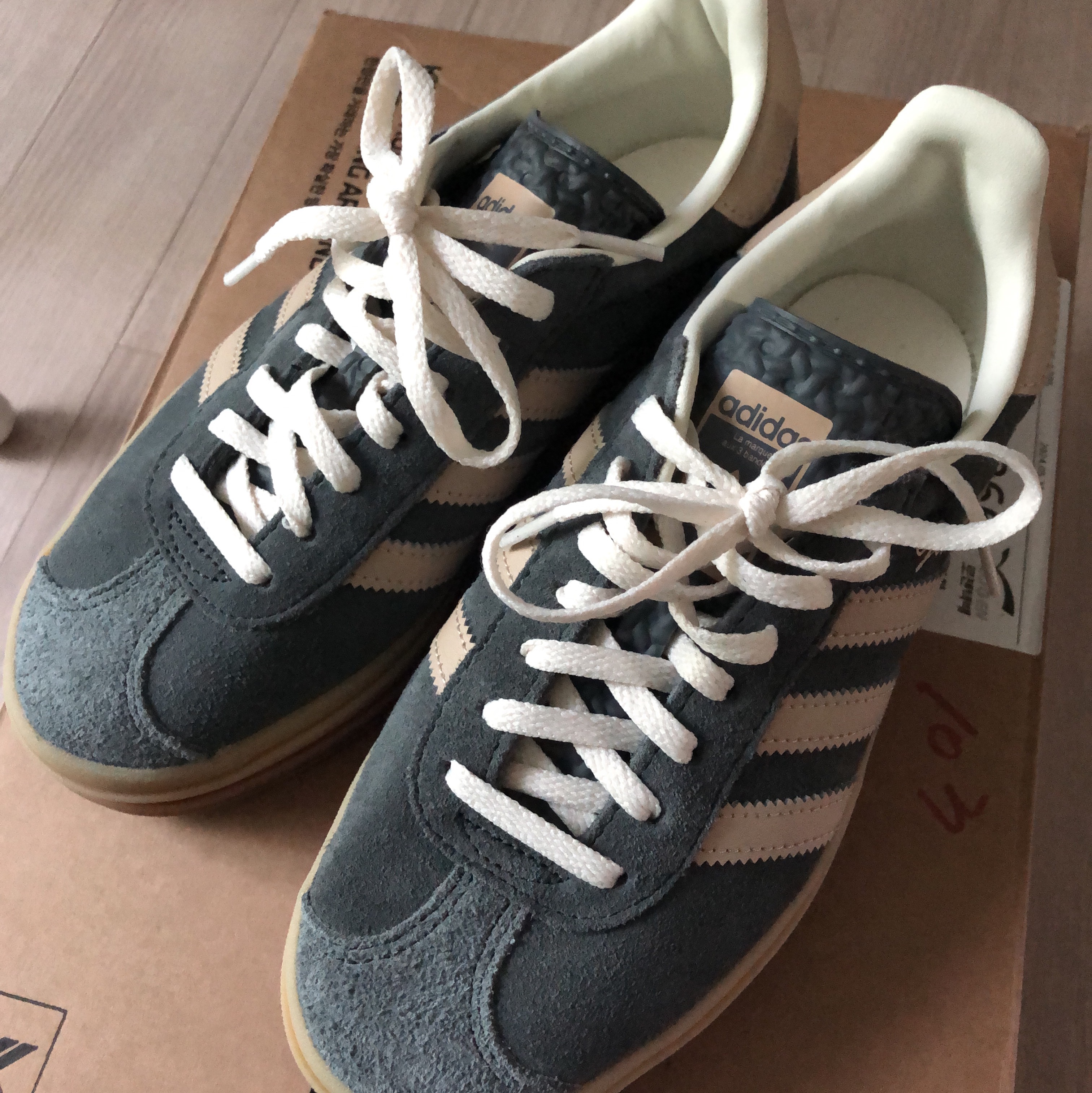 (W) Adidas Gazelle Bold Grey Six Magic Beige 착용 스타일