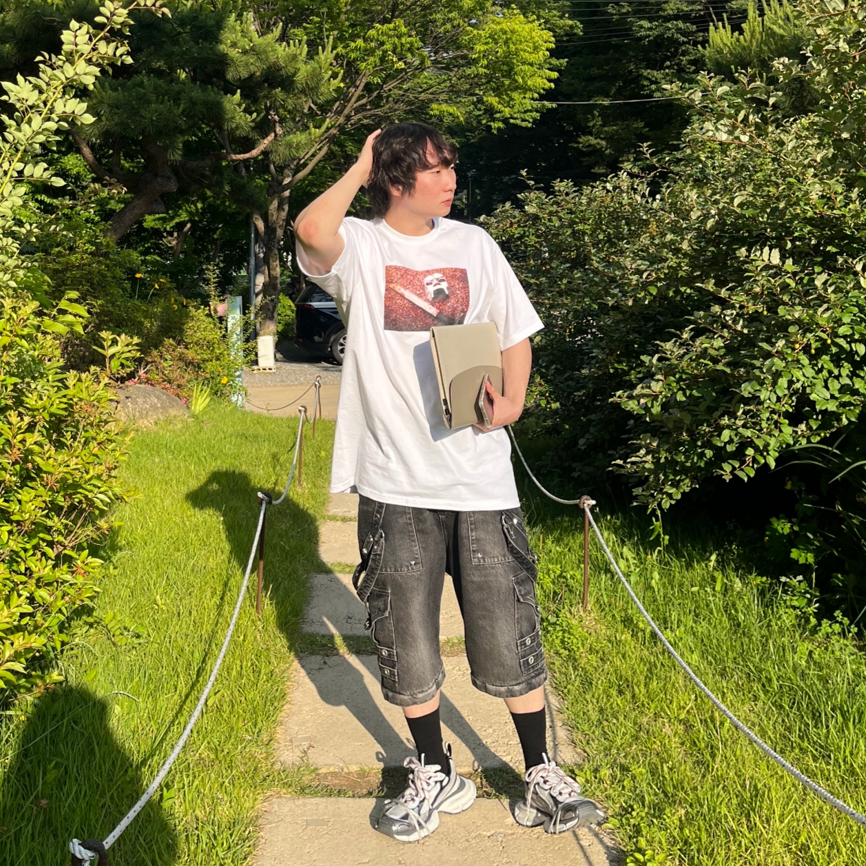 Balenciaga 3XL Sneakers Grey White Red, Supreme x MF Doom T-Shirt White - 23FW 착용 스타일 - 1