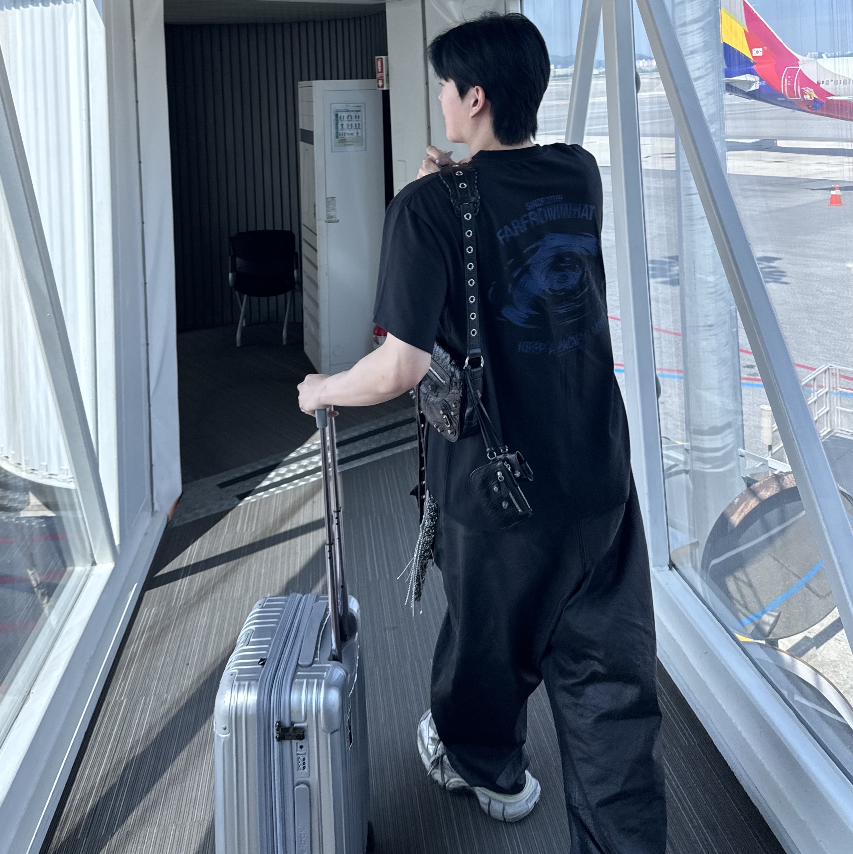 Project G/R Coated Backward Denim Pants Black, Balenciaga 3XL Sneakers Light Beige 착용 스타일 - 2