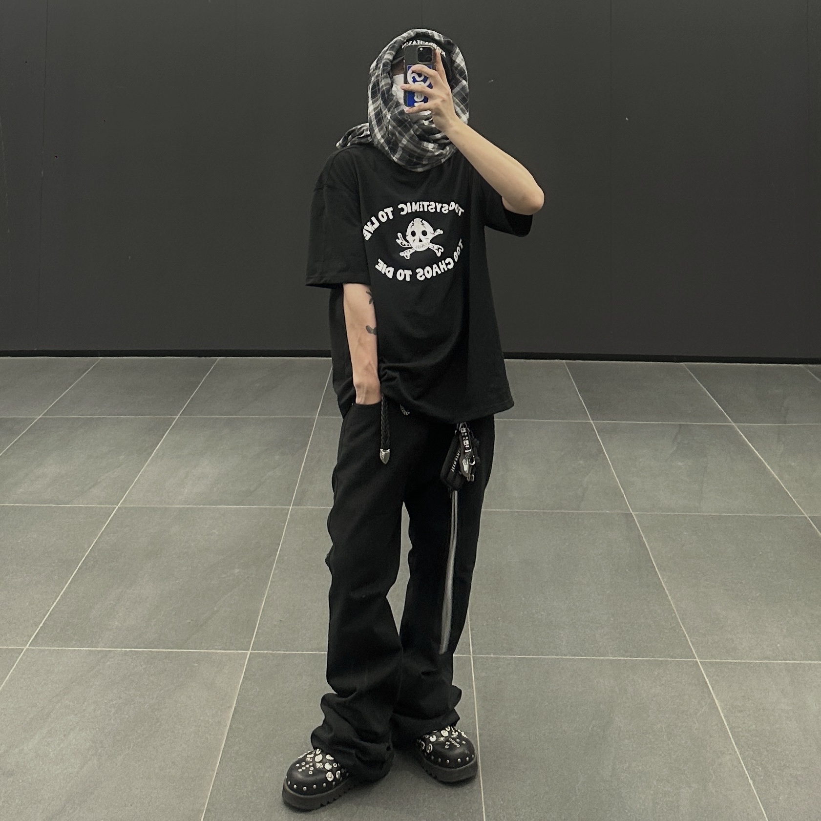 Toga Virilis AJ1066 Mules Leather Black, Nonnod Flared Pants Black 착용 스타일 - 2