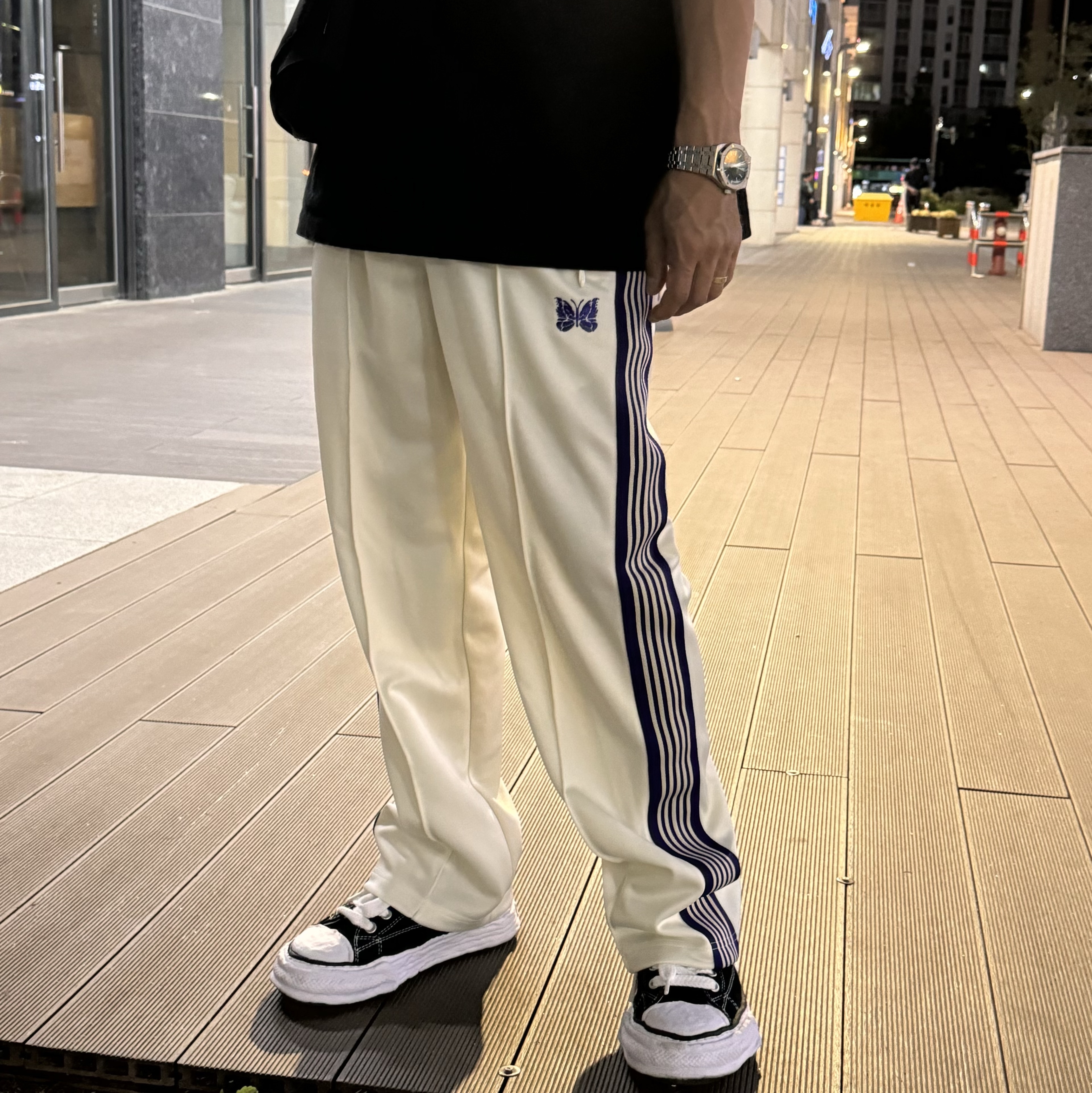 Needles Straight Track Pants Poly Smooth Ice White, Maison Mihara Yasuhiro Peterson23 OG Sole Canvas Low-top Sneakers Black 착용 스타일