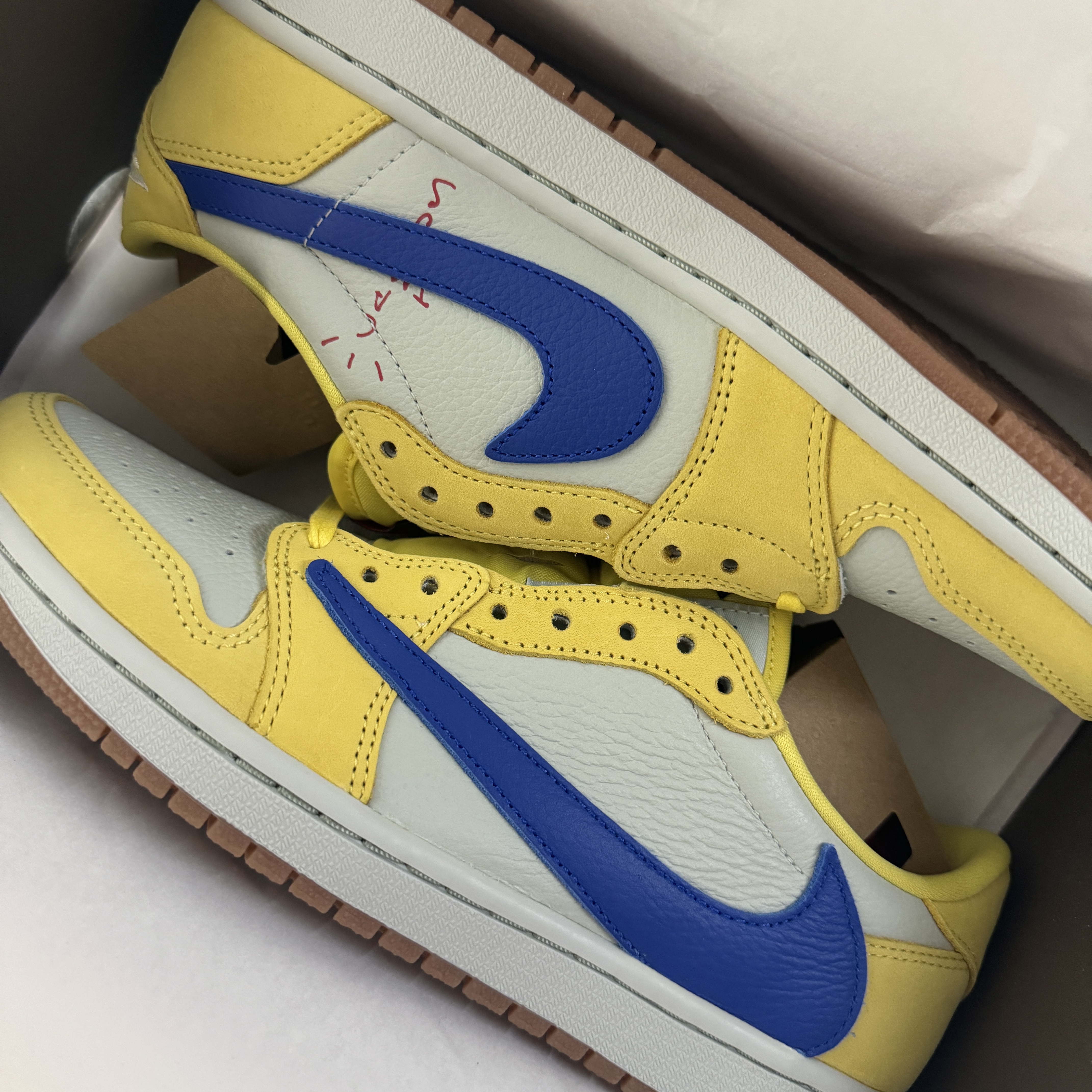 (W) Jordan 1 x Travis Scott Retro Low OG SP Canary 착용 스타일 - 1