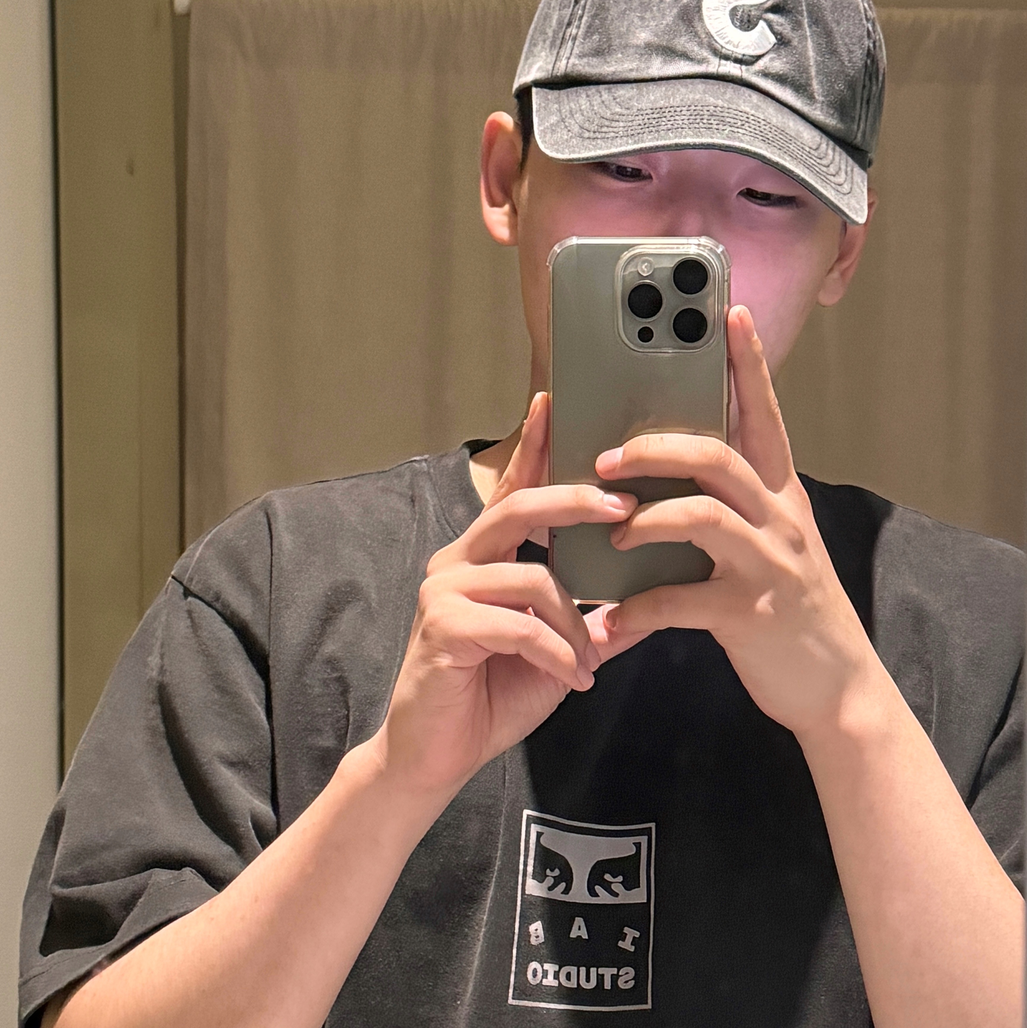 Supreme Pigment Canvas S Logo 6-Panel Black - 23SS, IAB Studio x Obey Icon Heavyweight Box T-Shirt Digital Black 착용 스타일