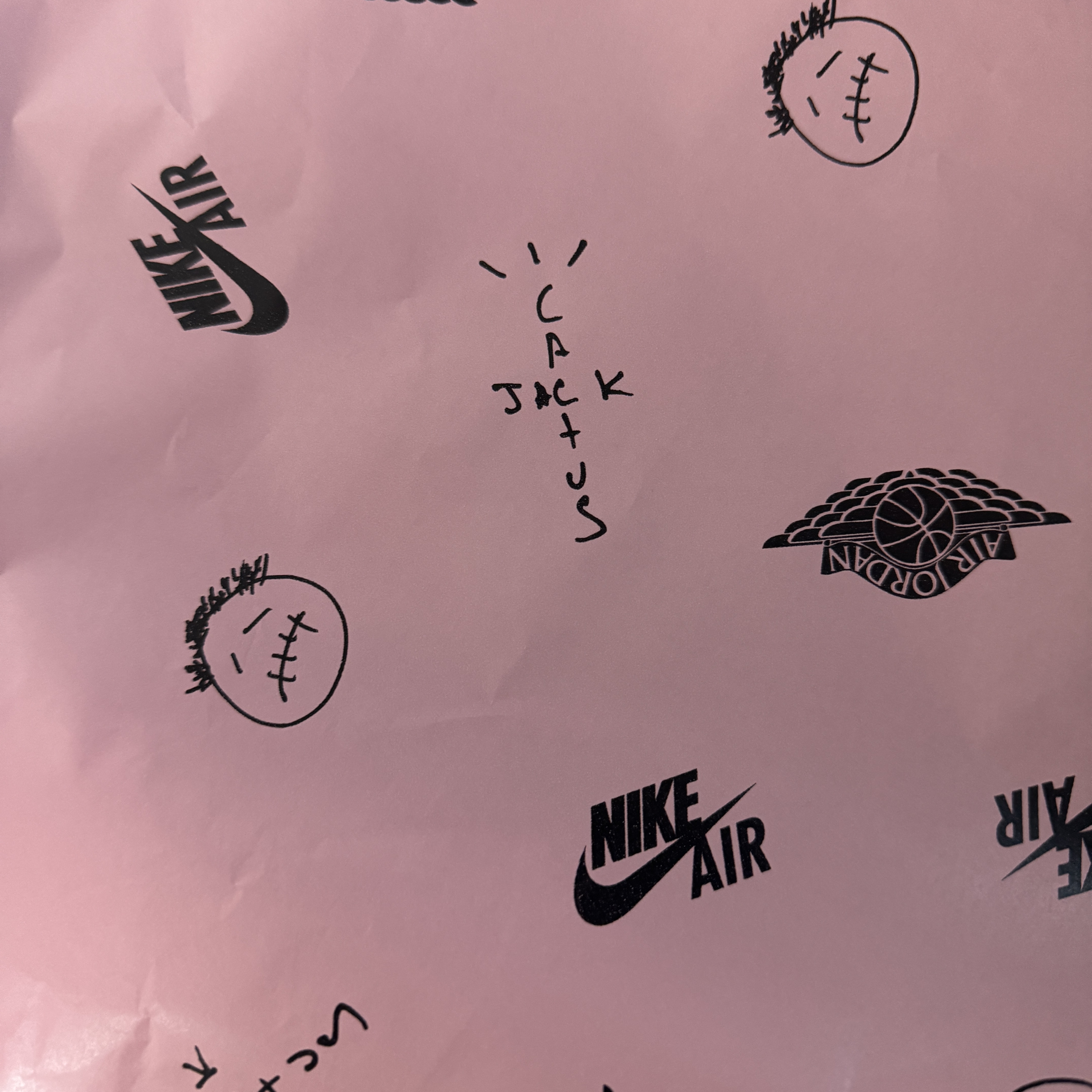 (W) Jordan 1 x Travis Scott Retro Low OG SP Canary 착용 스타일 - 2