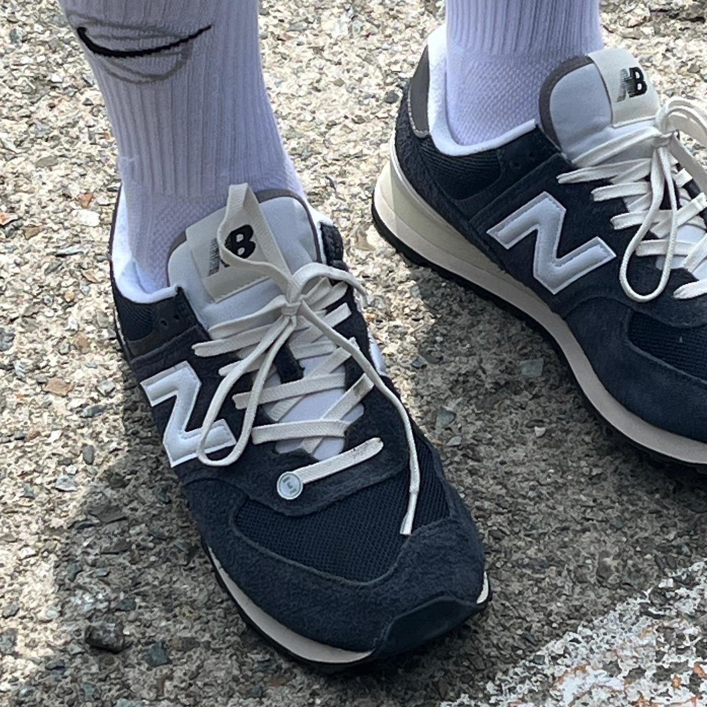 New Balance 574 Heritage Navy 착용 스타일