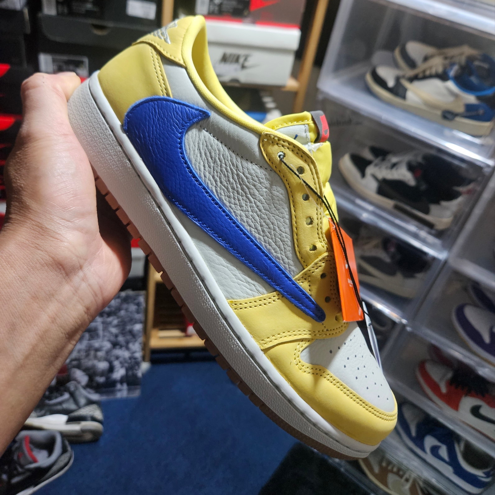 (W) Jordan 1 x Travis Scott Retro Low OG SP Canary 착용 스타일