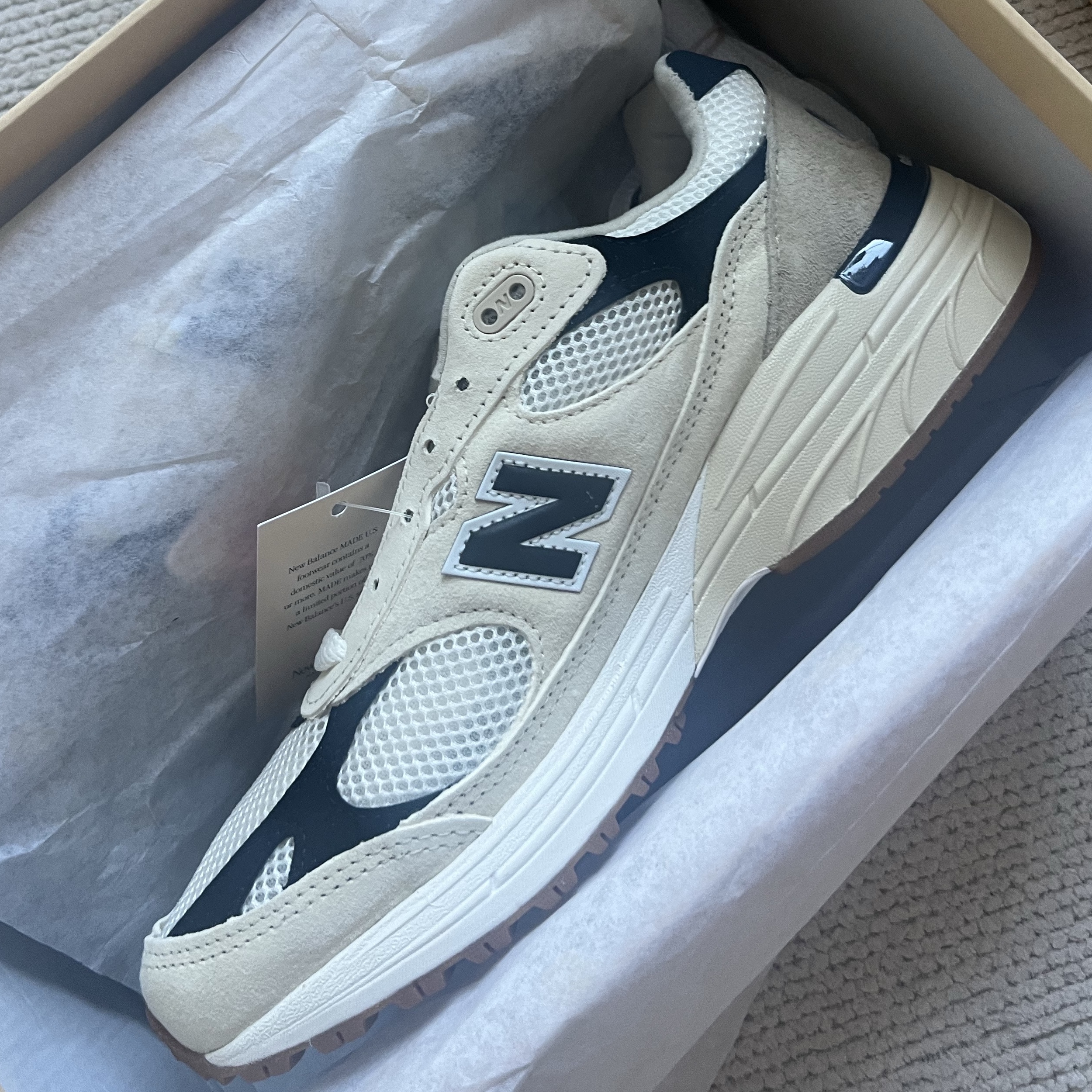 New Balance 993 Made in USA Sea Salt Black 착용 스타일