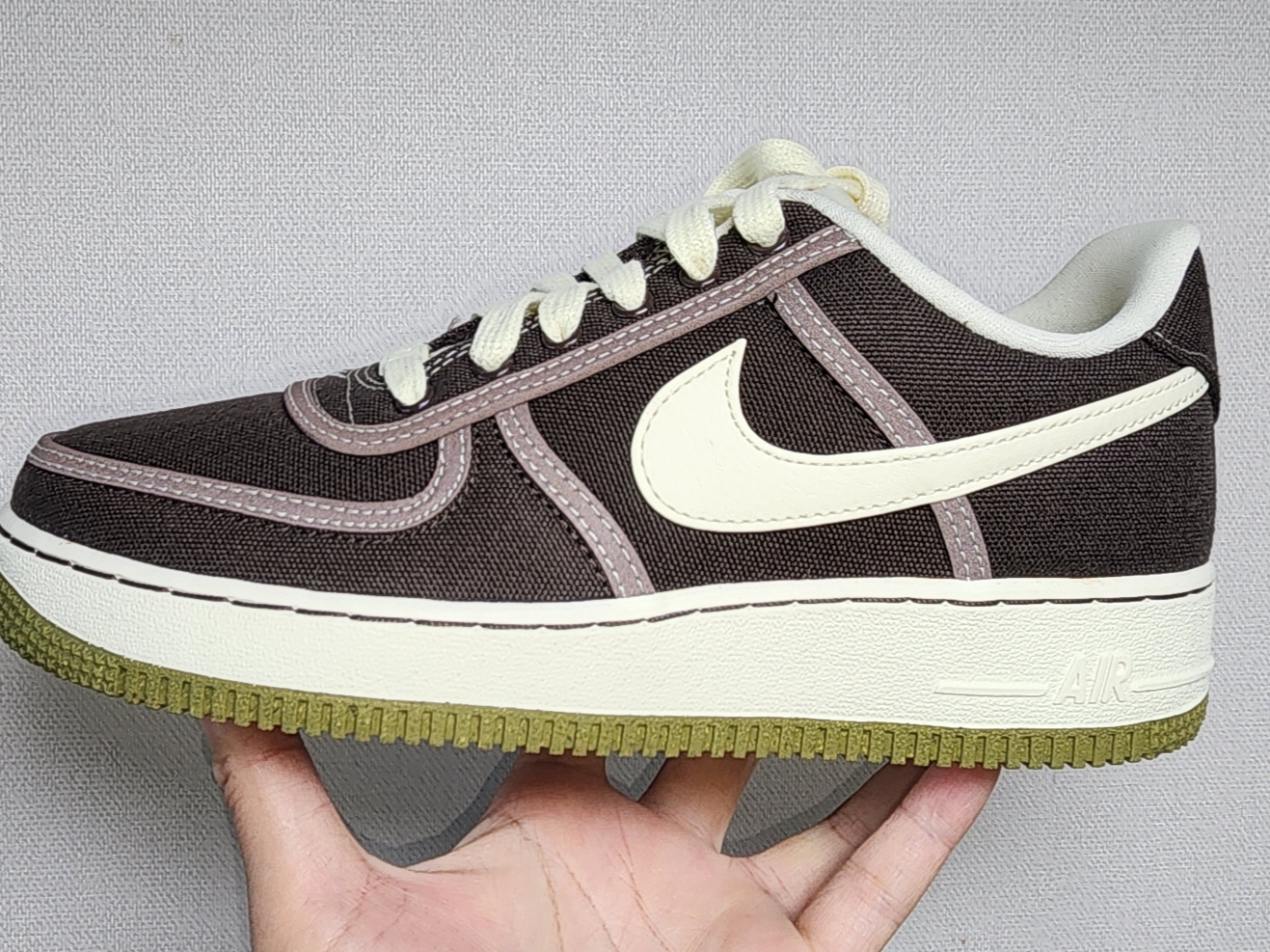 Nike Air Force 1 '07 PRM Baroque Brown Coconut Milk 착용 스타일