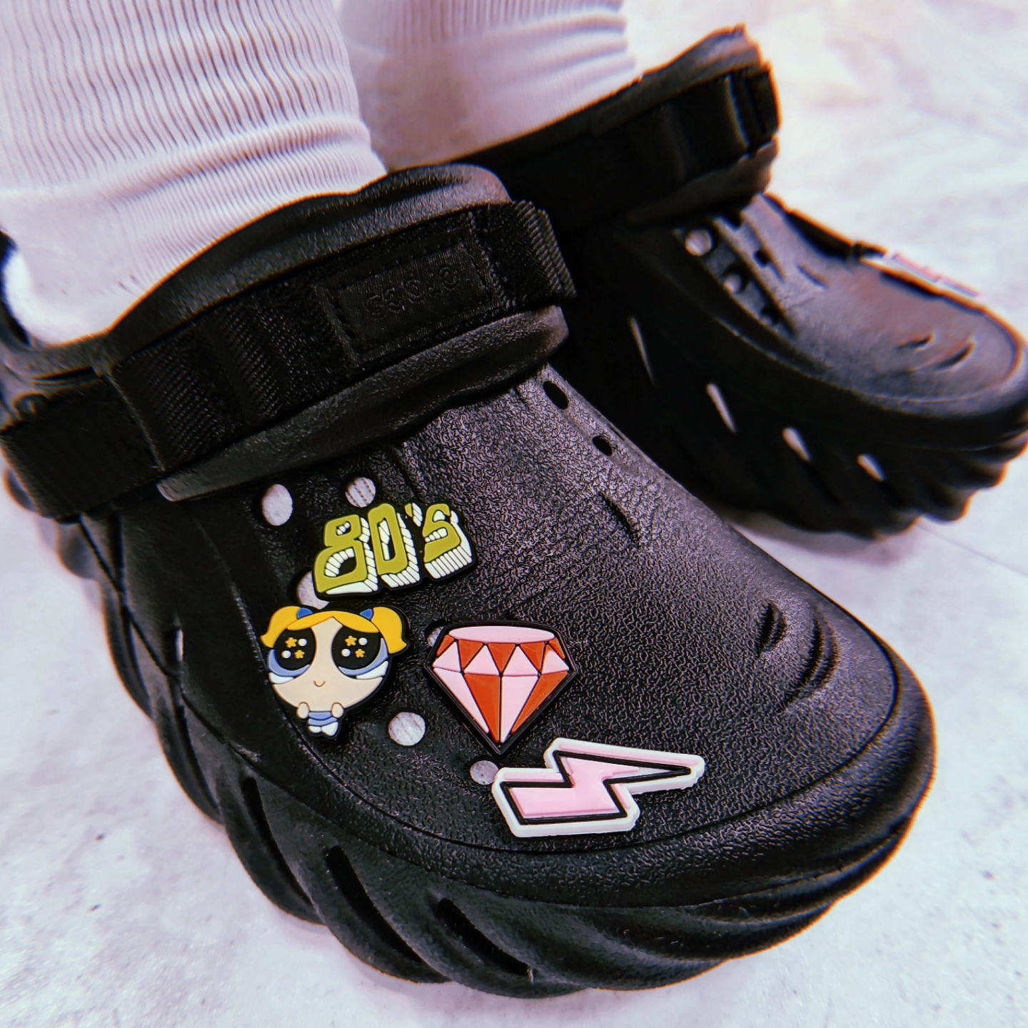 Crocs Echo Clog Black 착용 스타일 - 1