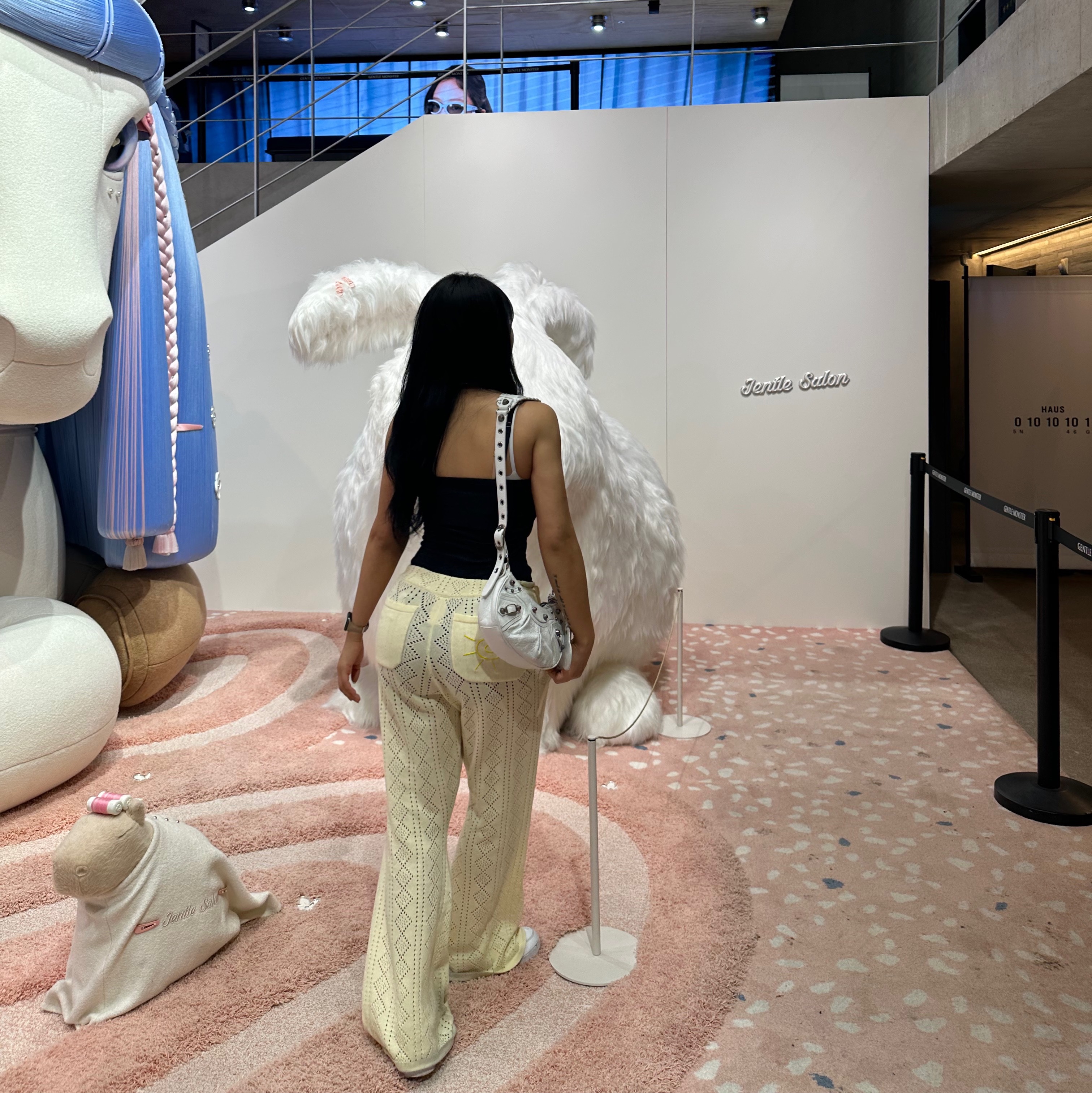 Balenciaga Arena Lambskin Le Cagole XS Shoulder Bag White, (W) Nike Air Force 1 '07 Low White 착용 스타일 - 5