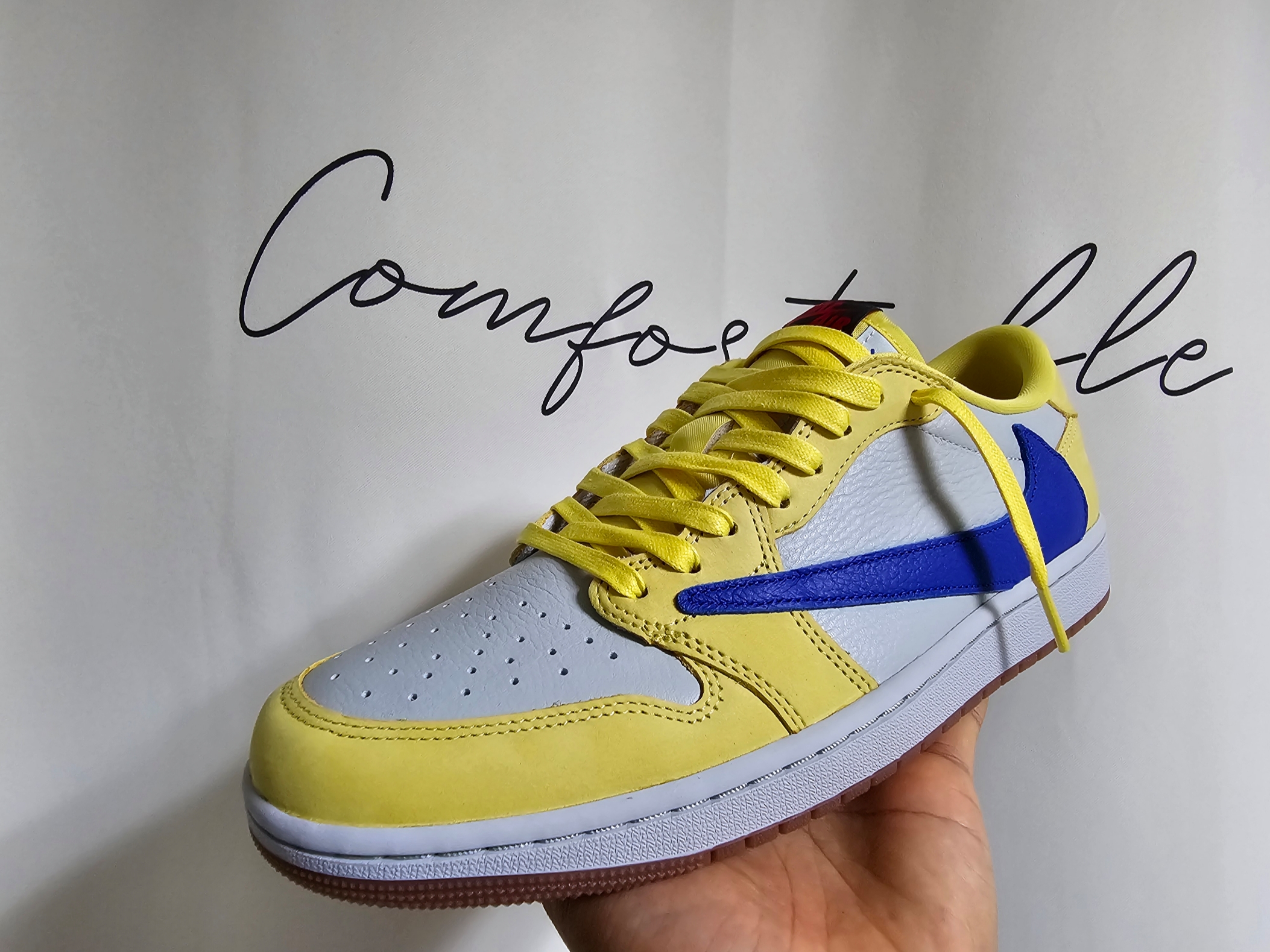 (W) Jordan 1 x Travis Scott Retro Low OG SP Canary 착용 스타일 - 1
