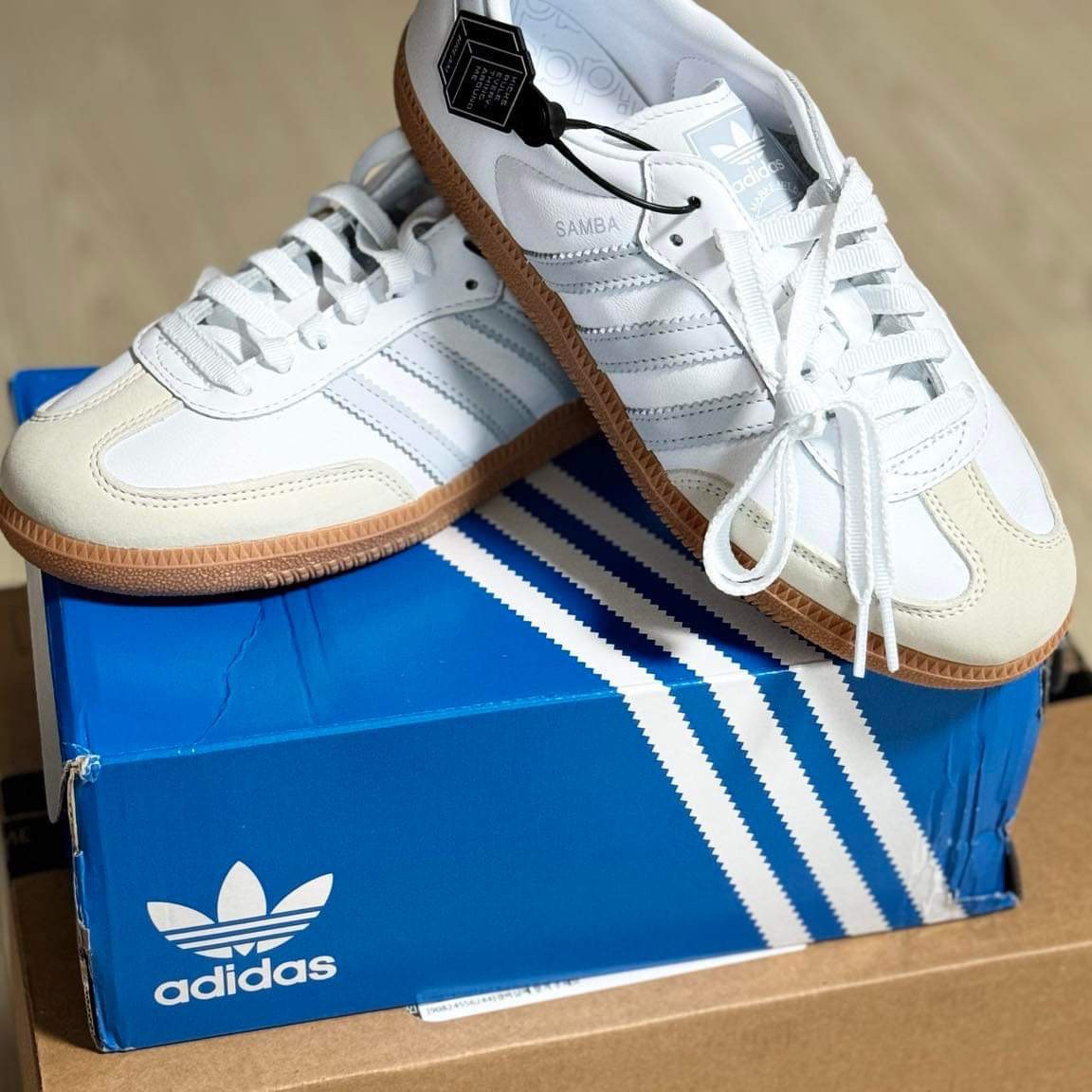 (W) Adidas Samba OG Cloud White Halo Blue 착용 스타일
