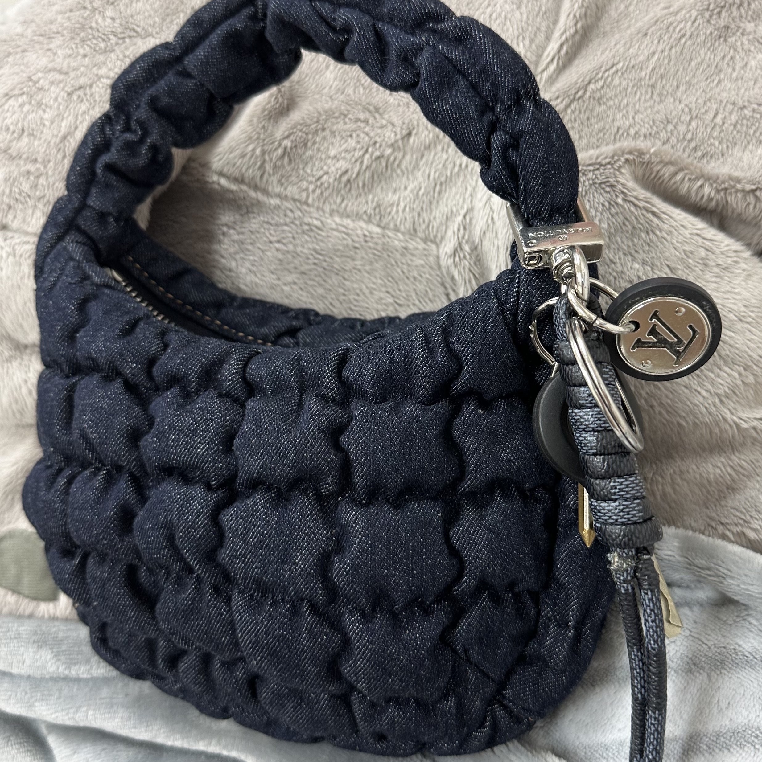 COS Quilted Micro Bag Dark Blue Denim 착용 스타일